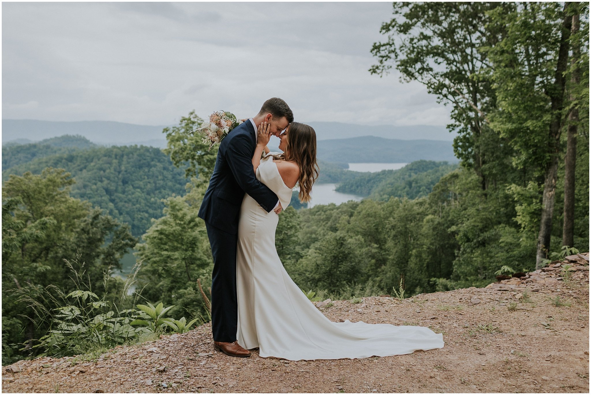 sugar-hollow-retreat-butler-tennessee-boone-north-carolina-rustic-mountain-wedding-may-spring-summer-green-elegant-luxury-johnson-city-tn-katy-sergent-photography_0053.jpg