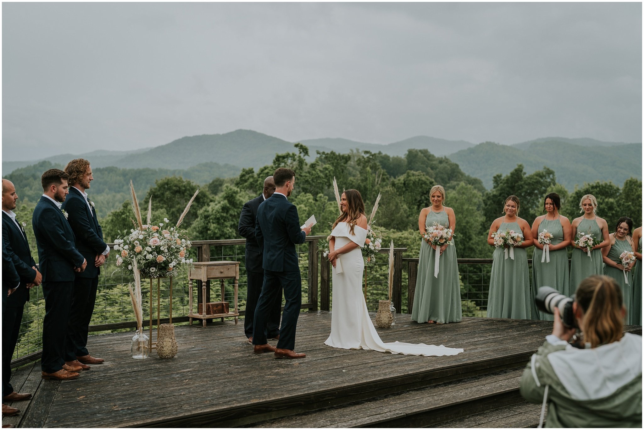 sugar-hollow-retreat-butler-tennessee-boone-north-carolina-rustic-mountain-wedding-may-spring-summer-green-elegant-luxury-johnson-city-tn-katy-sergent-photography_0088.jpg