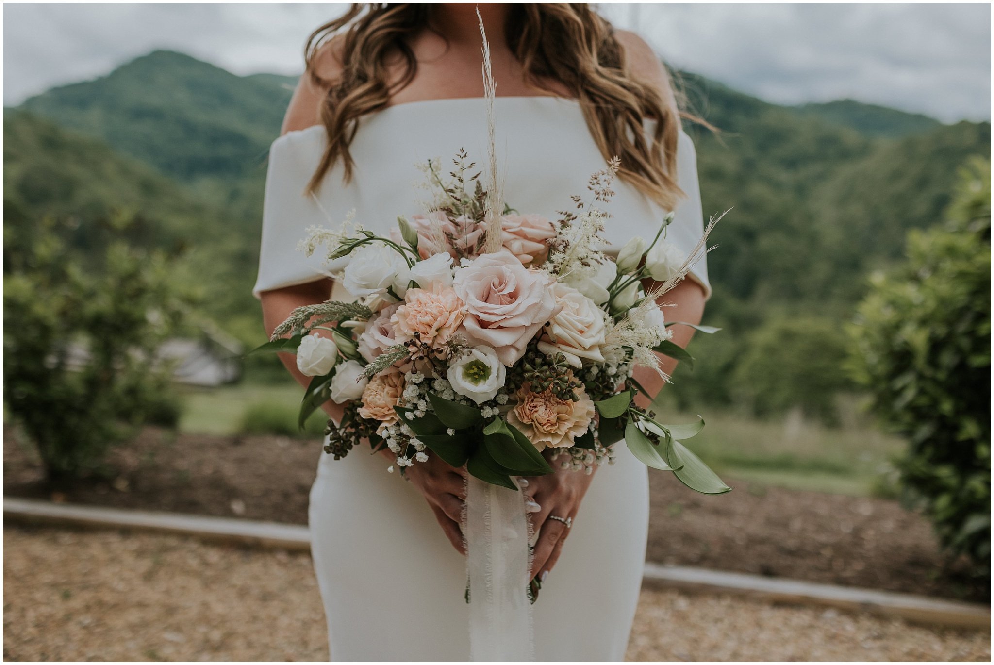 sugar-hollow-retreat-butler-tennessee-boone-north-carolina-rustic-mountain-wedding-may-spring-summer-green-elegant-luxury-johnson-city-tn-katy-sergent-photography_0062.jpg