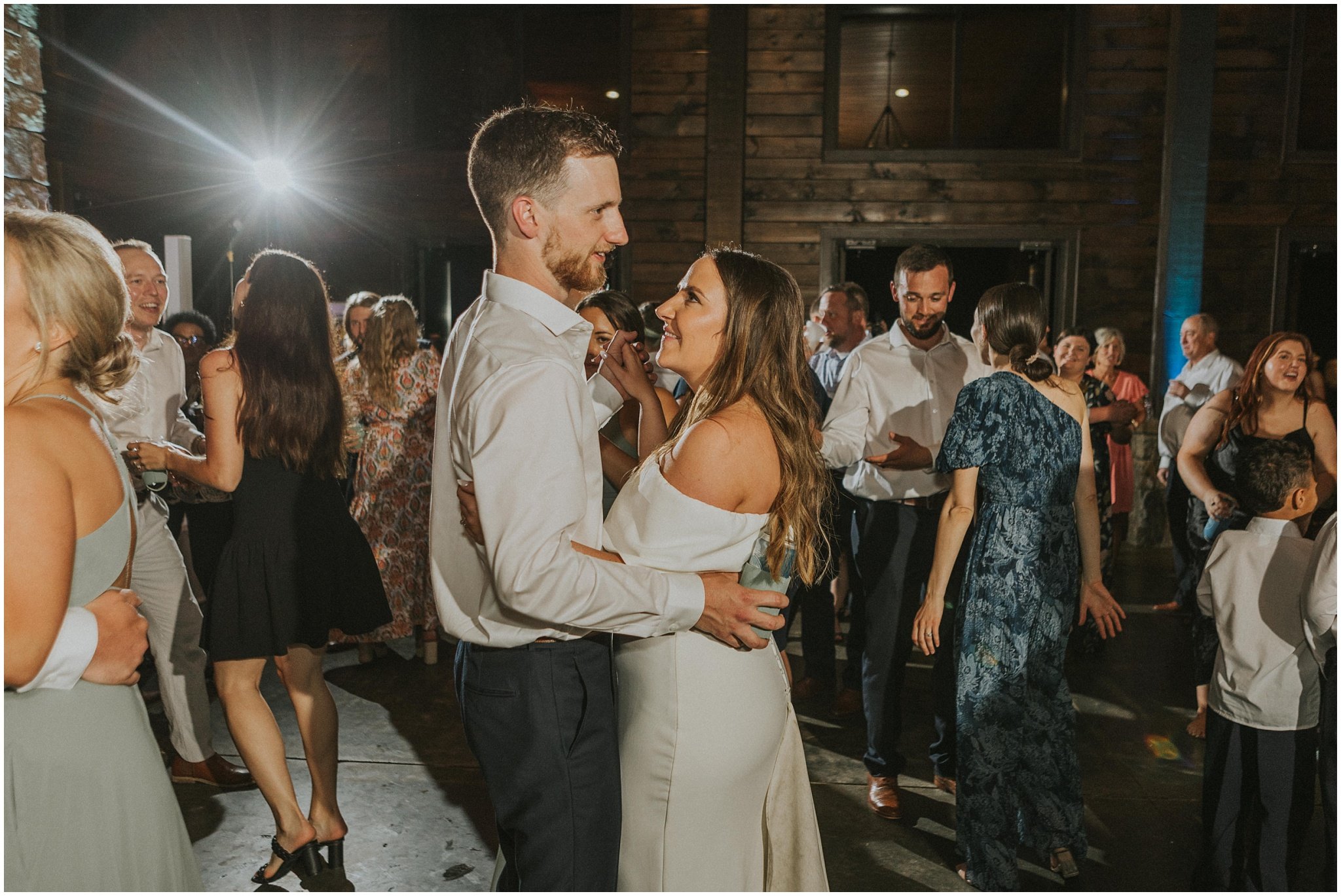sugar-hollow-retreat-butler-tennessee-boone-north-carolina-rustic-mountain-wedding-may-spring-summer-green-elegant-luxury-johnson-city-tn-katy-sergent-photography_0141.jpg