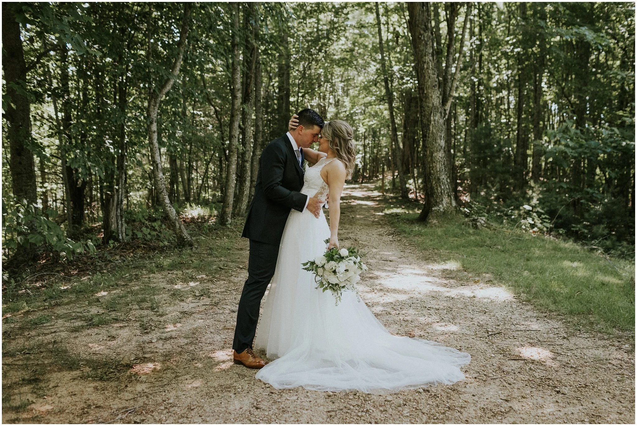 sugar-hollow-retreat-butler-tennessee-boone-north-carolina-smoky-mountain-wedding-venue-rustic-luxury-summer-katy-sergent-photography_0078.jpg