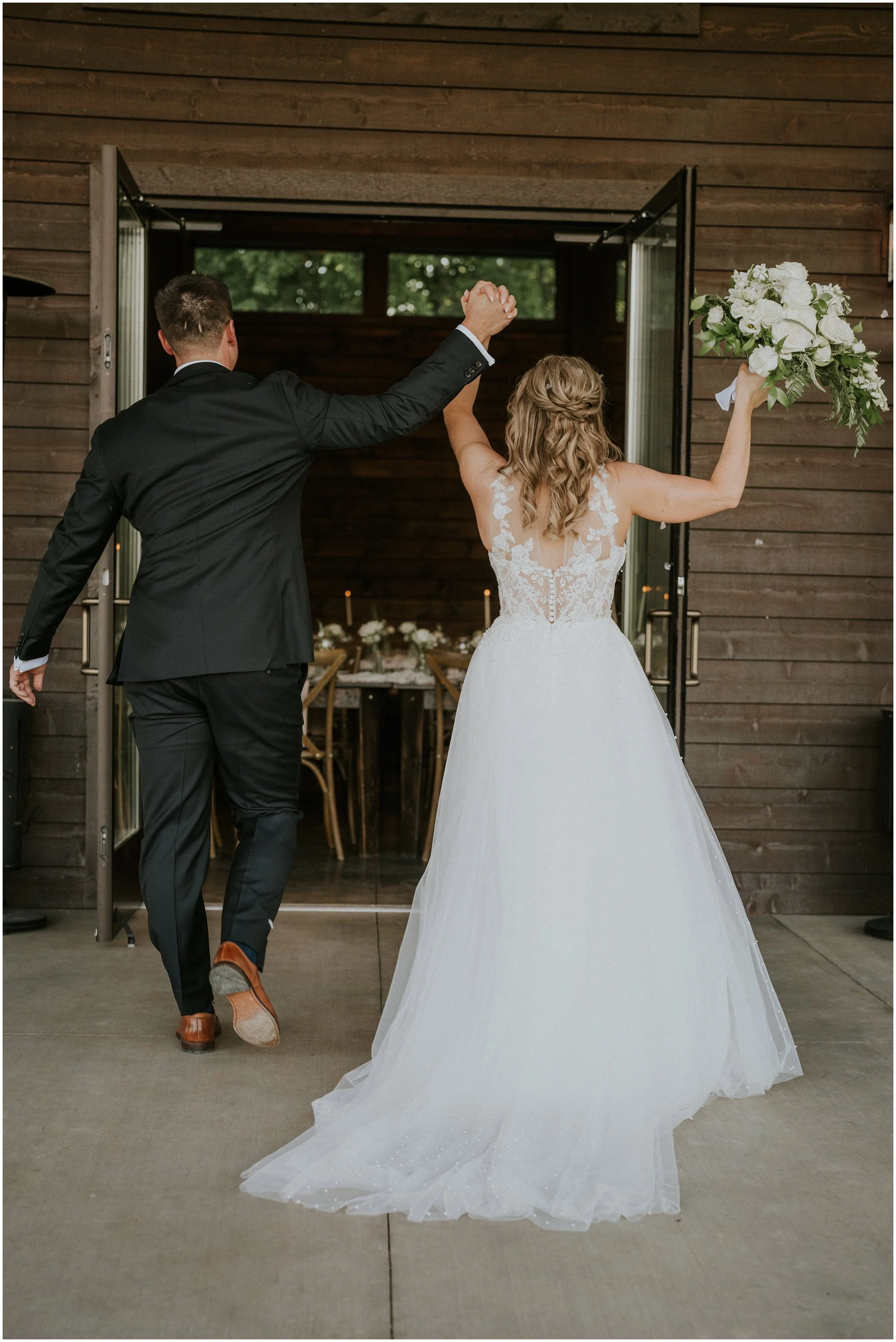 sugar-hollow-retreat-butler-tennessee-boone-north-carolina-smoky-mountain-wedding-venue-rustic-luxury-summer-katy-sergent-photography_0099.jpg