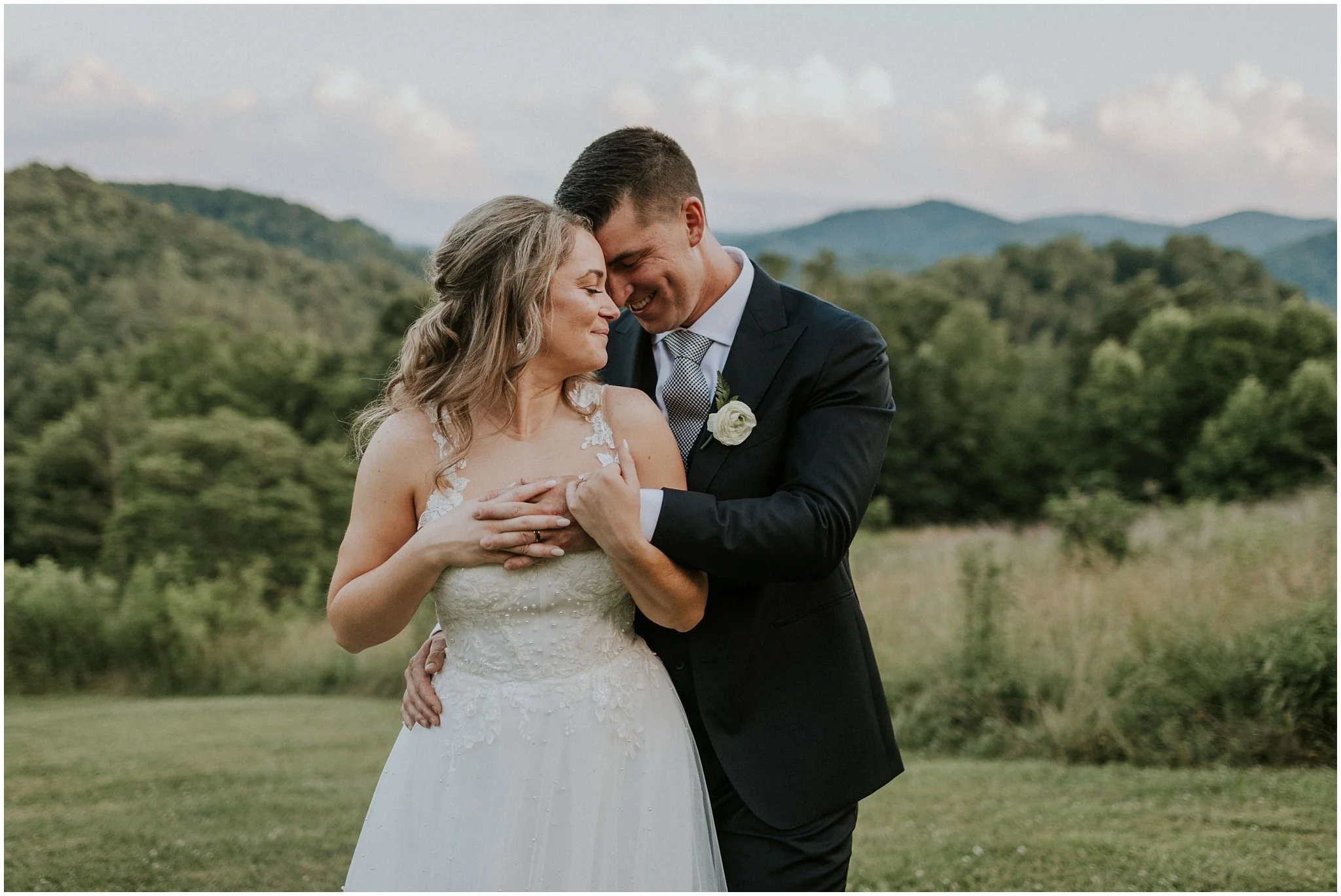 sugar-hollow-retreat-butler-tennessee-boone-north-carolina-smoky-mountain-wedding-venue-rustic-luxury-summer-katy-sergent-photography_0121.jpg