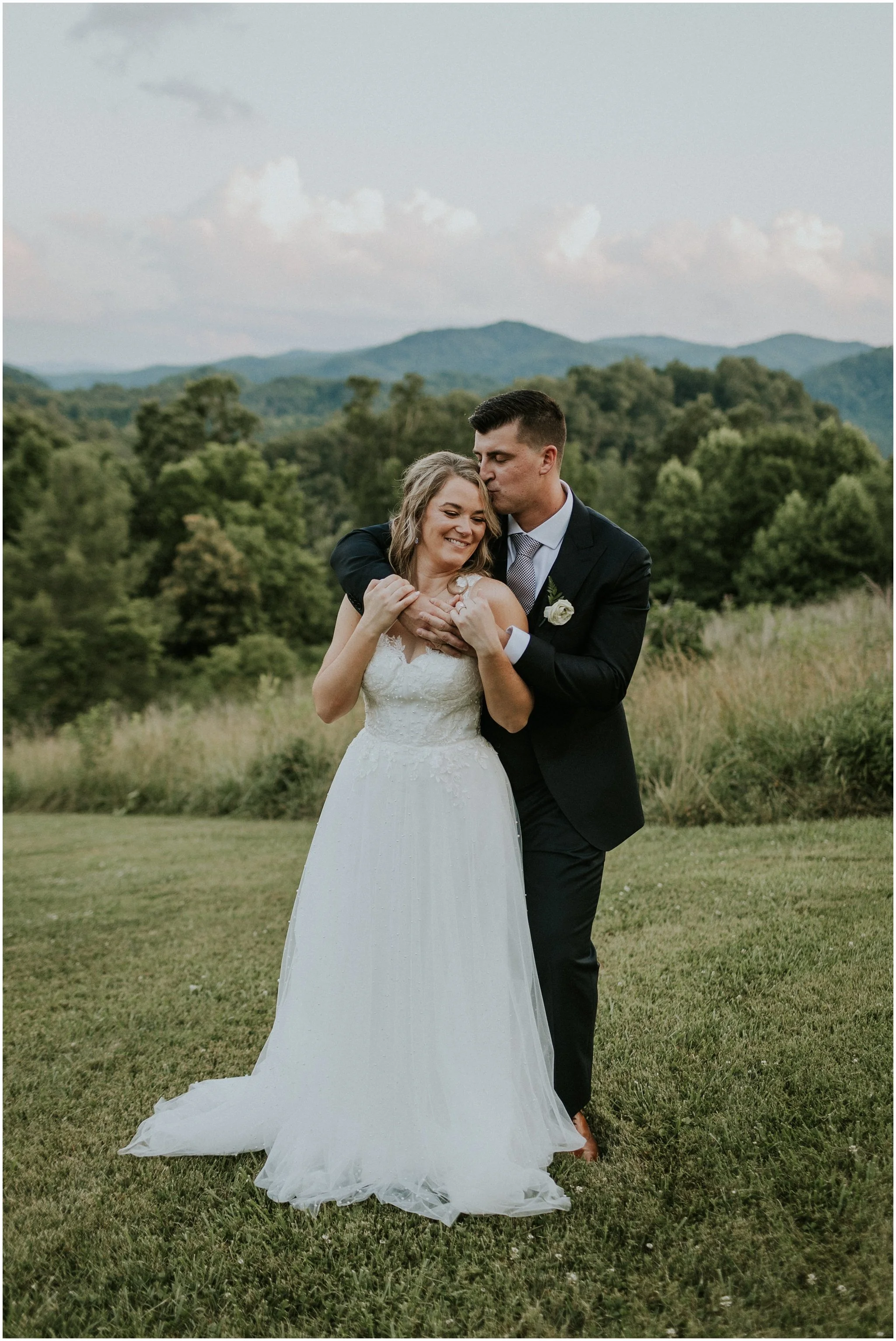 sugar-hollow-retreat-butler-tennessee-boone-north-carolina-smoky-mountain-wedding-venue-rustic-luxury-summer-katy-sergent-photography_0123.jpg