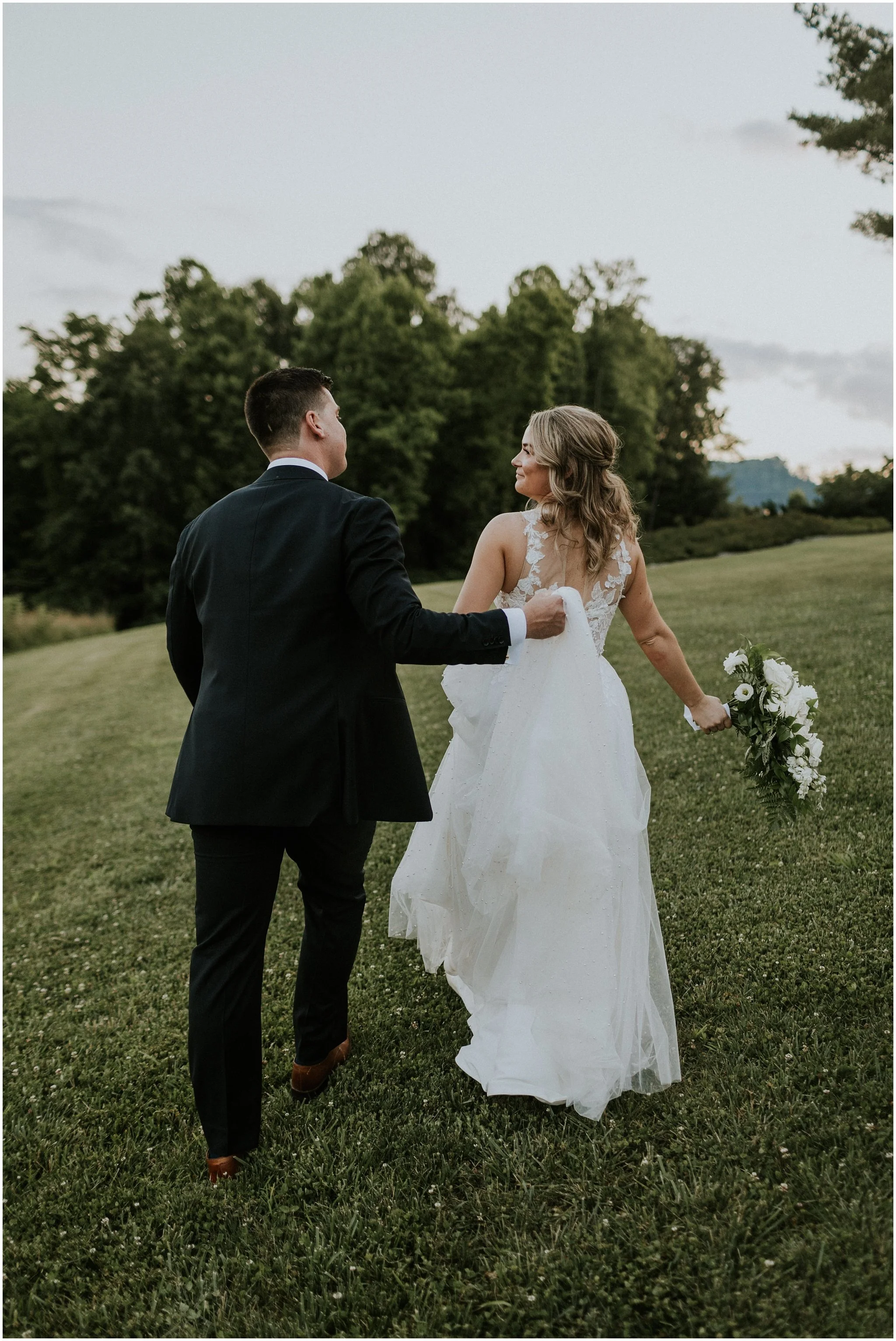 sugar-hollow-retreat-butler-tennessee-boone-north-carolina-smoky-mountain-wedding-venue-rustic-luxury-summer-katy-sergent-photography_0124.jpg