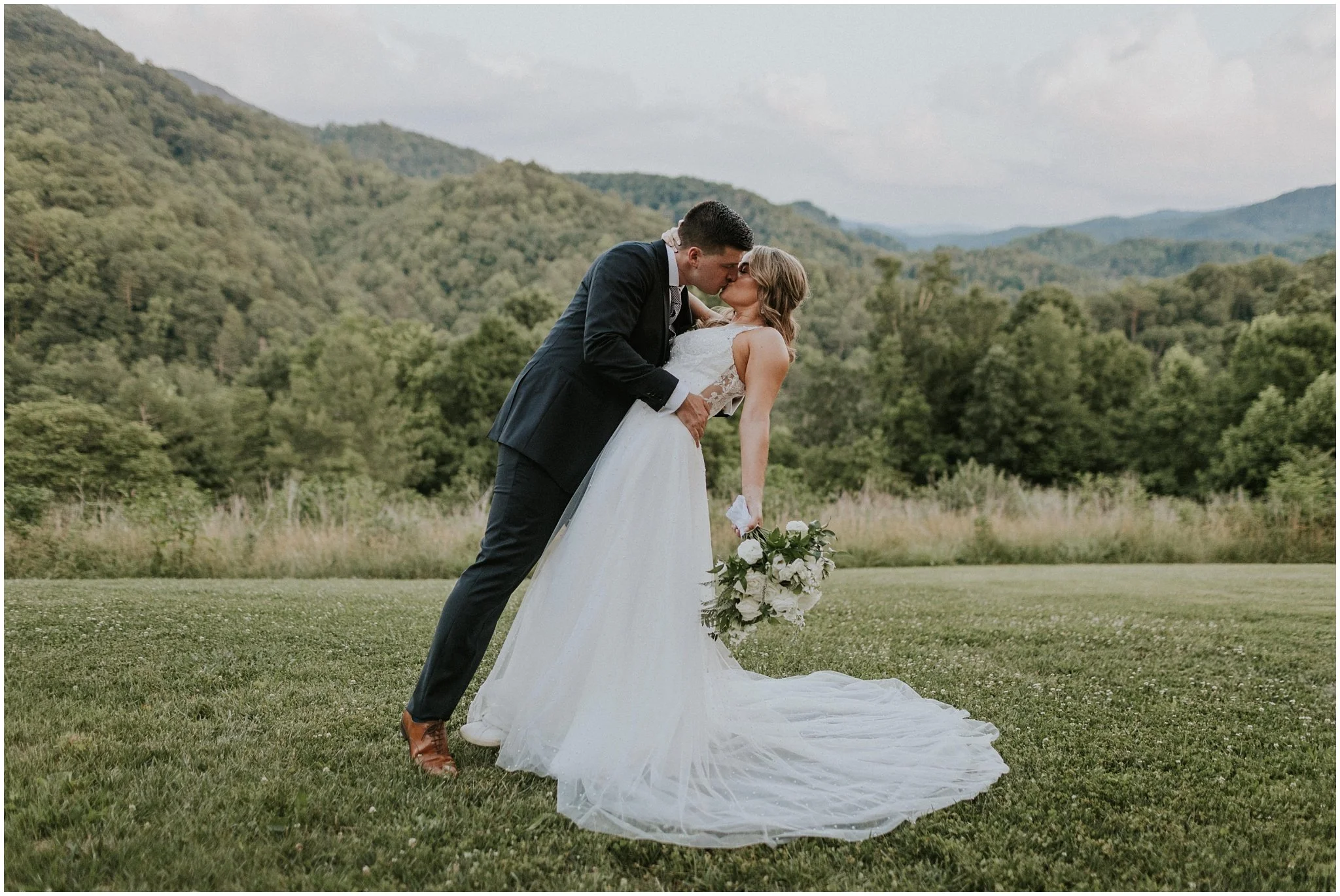 sugar-hollow-retreat-butler-tennessee-boone-north-carolina-smoky-mountain-wedding-venue-rustic-luxury-summer-katy-sergent-photography_0128.jpg
