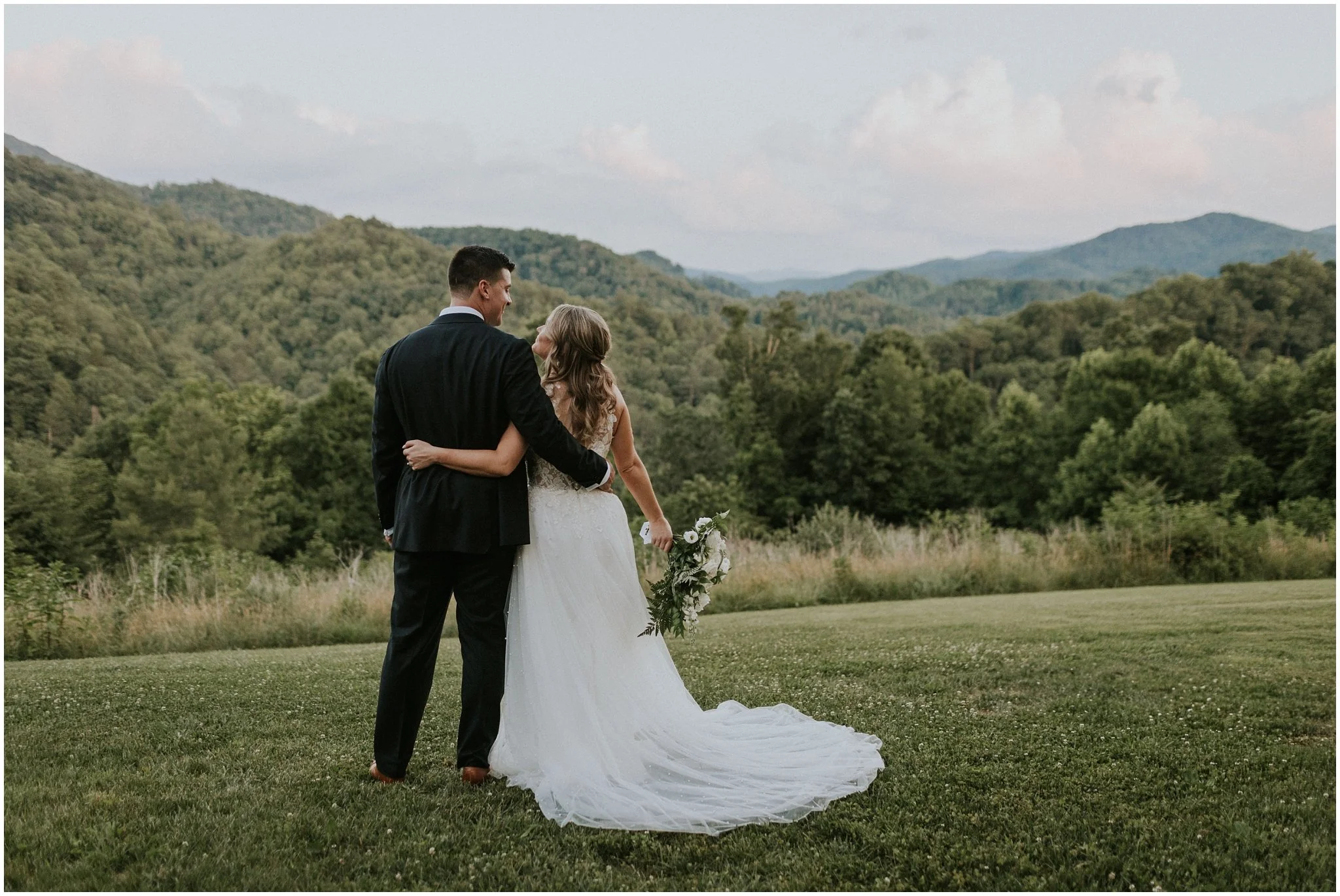 sugar-hollow-retreat-butler-tennessee-boone-north-carolina-smoky-mountain-wedding-venue-rustic-luxury-summer-katy-sergent-photography_0129.jpg