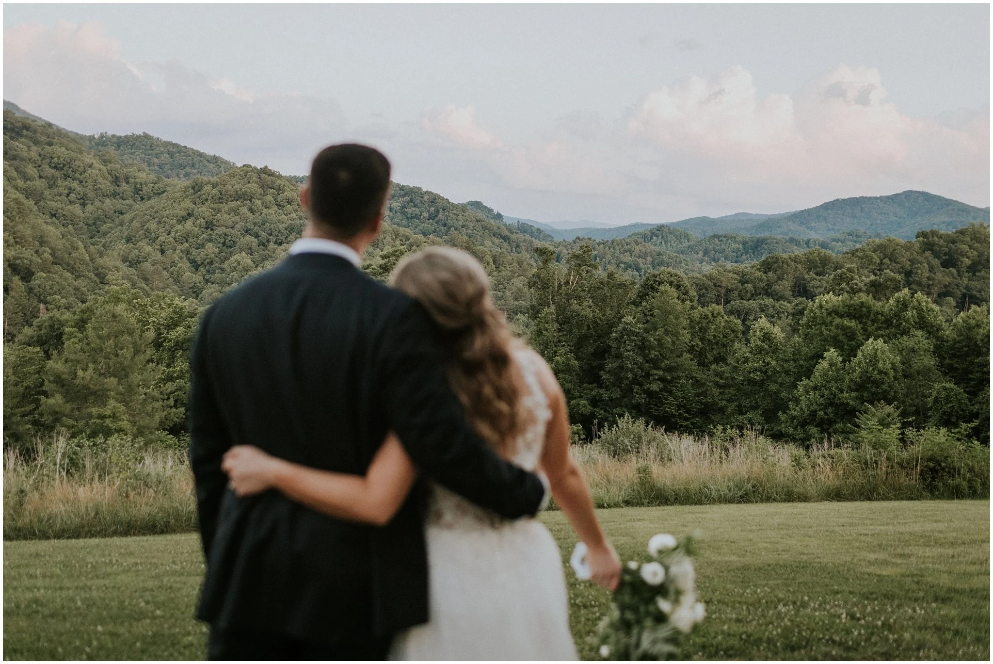 sugar-hollow-retreat-butler-tennessee-boone-north-carolina-smoky-mountain-wedding-venue-rustic-luxury-summer-katy-sergent-photography_0130.jpg