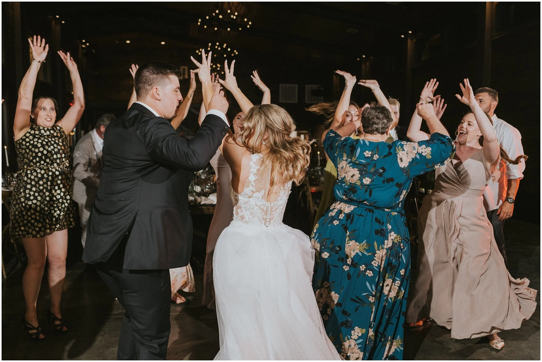 sugar-hollow-retreat-butler-tennessee-boone-north-carolina-smoky-mountain-wedding-venue-rustic-luxury-summer-katy-sergent-photography_0168.jpg
