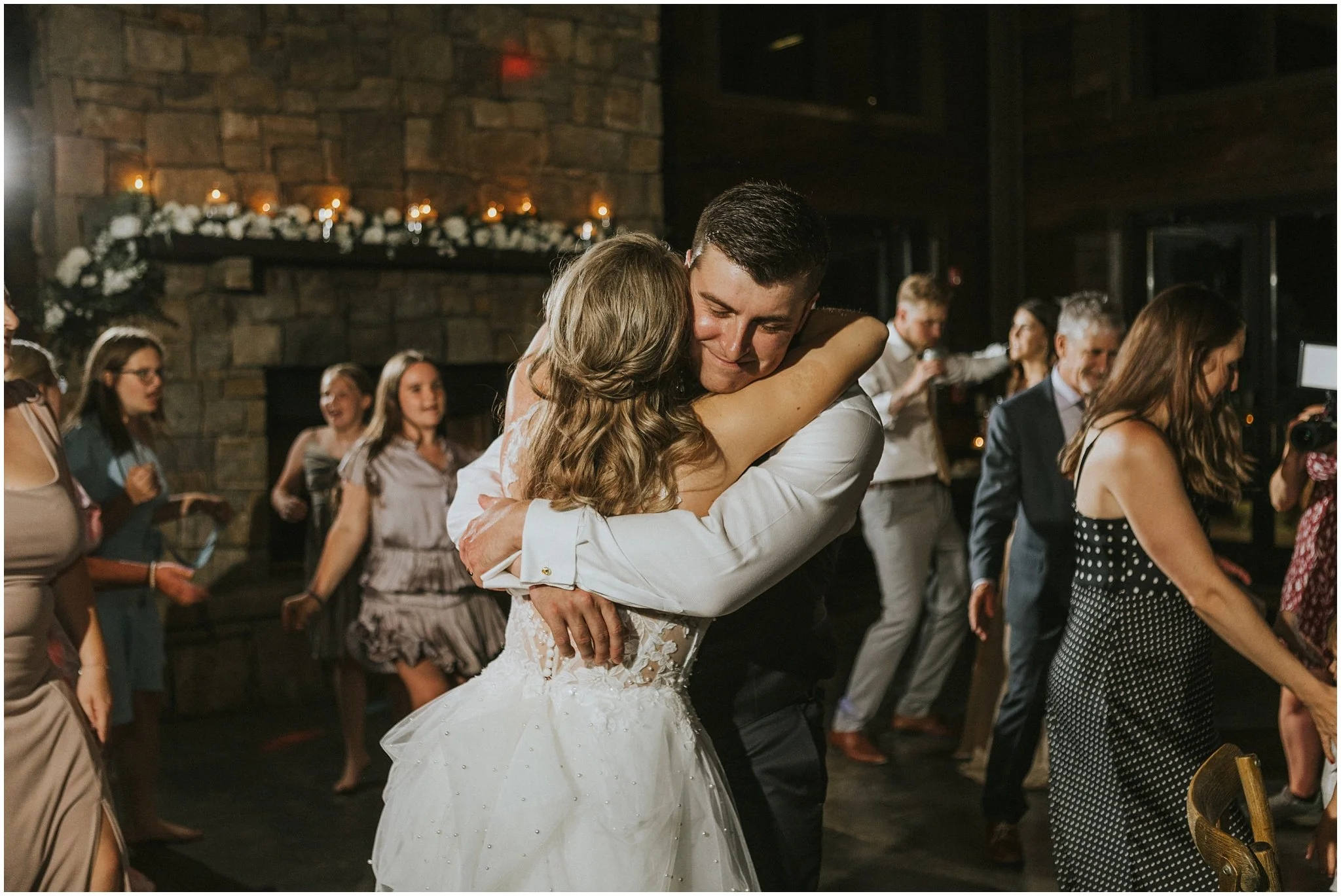sugar-hollow-retreat-butler-tennessee-boone-north-carolina-smoky-mountain-wedding-venue-rustic-luxury-summer-katy-sergent-photography_0173.jpg