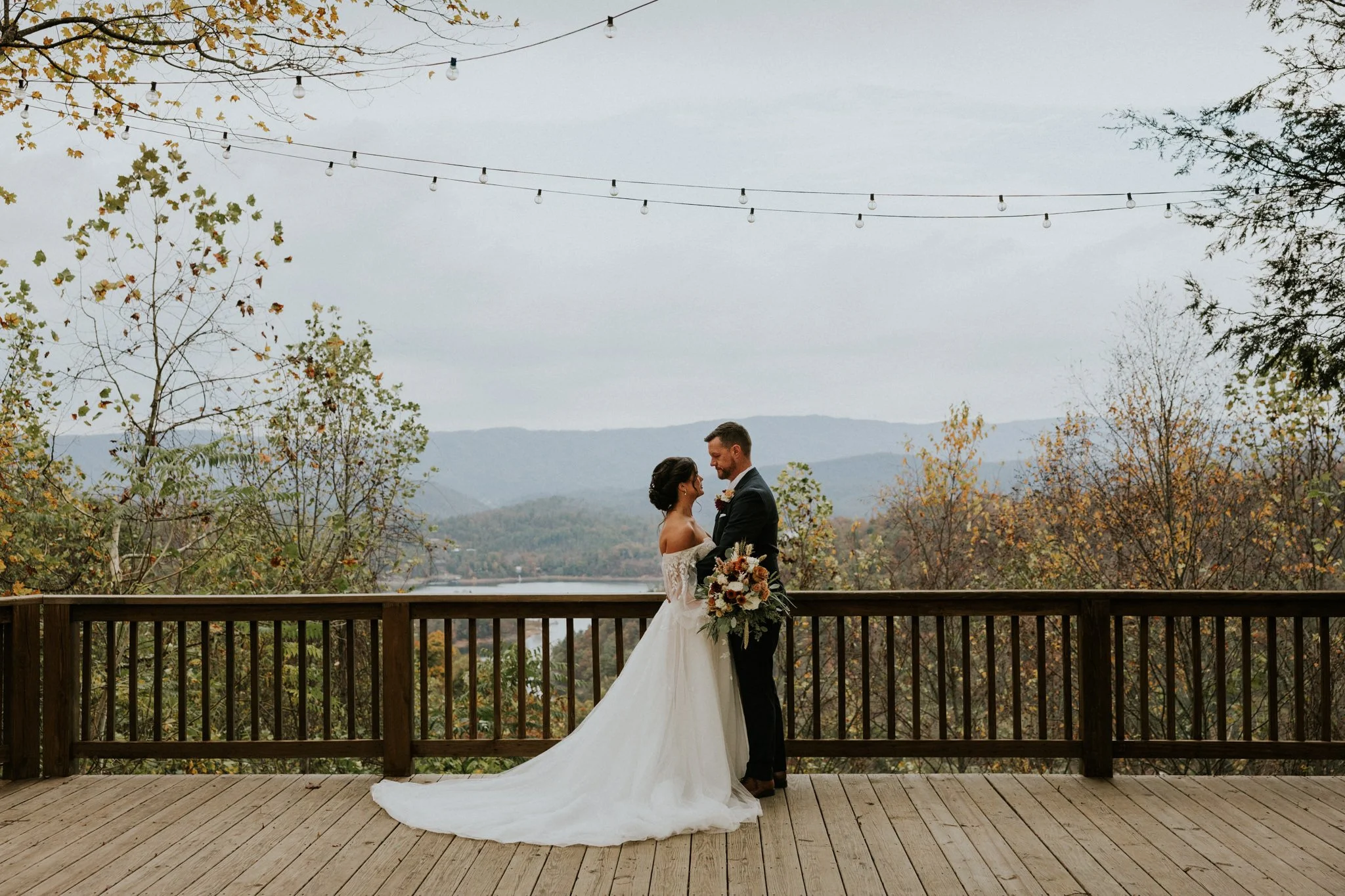fall-mountain-wedding-butler-tennessee-sugar-hollow-retreat-boone-north-carolina-katy-sergent-photography-59.jpg