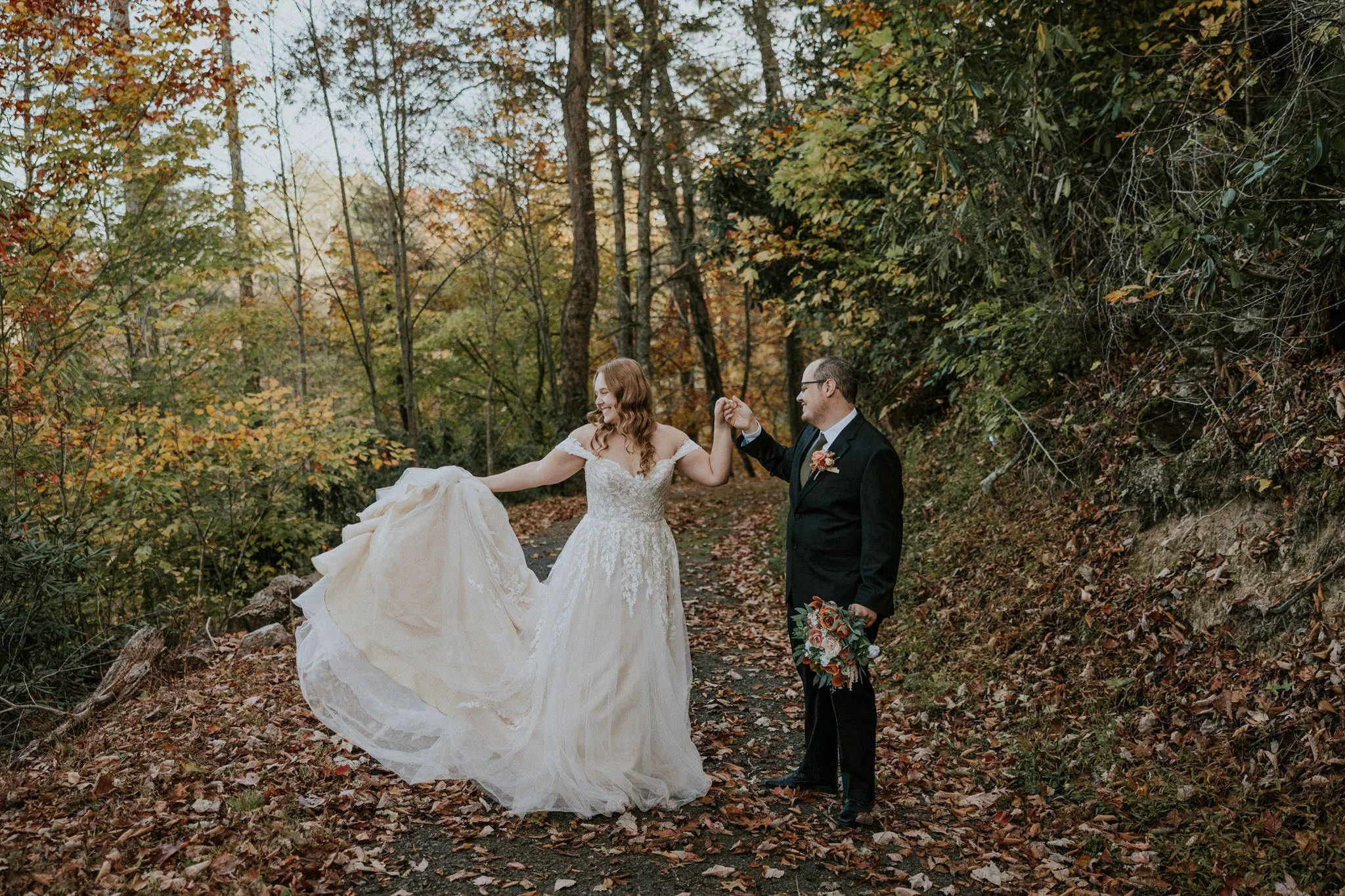 butler-tennessee-boone-north-carolina-fall-micro-wedding-lake-cabin-katy-sergent-photography-76.jpg