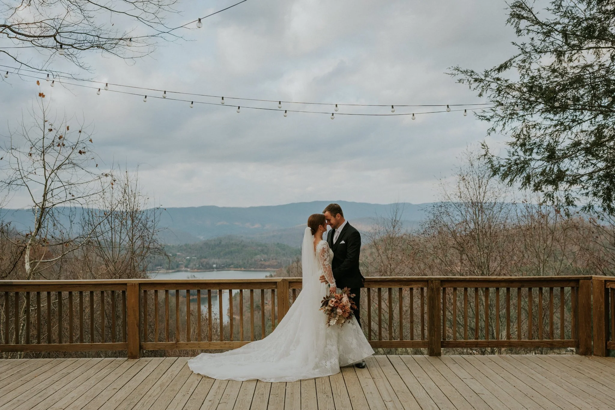sugar-hollow-retreat-fall-wedding-butler-tennessee-boone-north-carolina-smoky-mountain-katy-sergent-photography-78.jpg