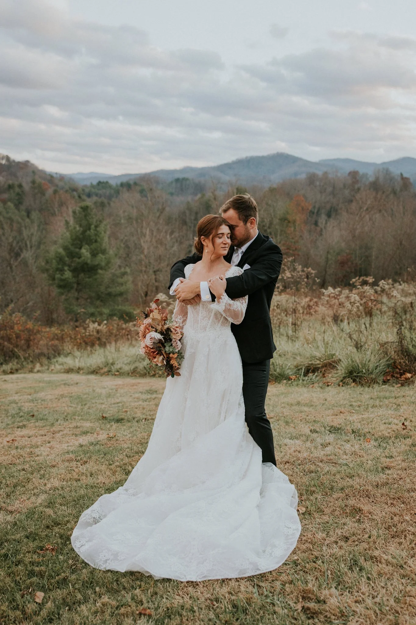 sugar-hollow-retreat-fall-wedding-butler-tennessee-boone-north-carolina-smoky-mountain-katy-sergent-photography-85.jpg
