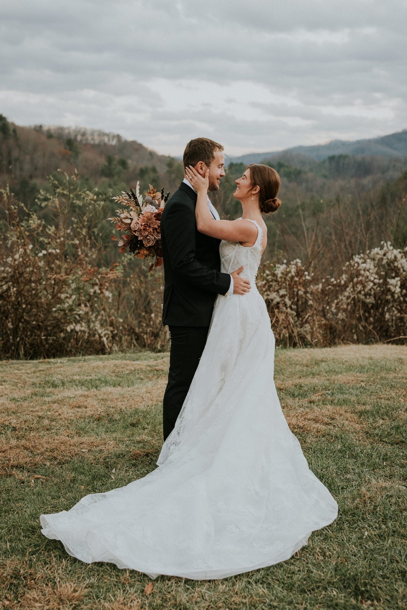 sugar-hollow-retreat-fall-wedding-butler-tennessee-boone-north-carolina-smoky-mountain-katy-sergent-photography-93.jpg