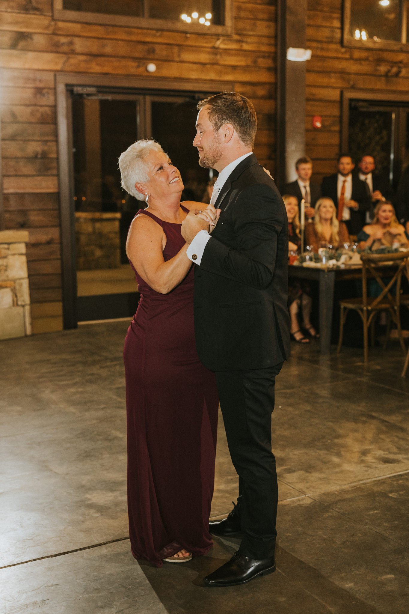sugar-hollow-retreat-fall-wedding-butler-tennessee-boone-north-carolina-smoky-mountain-katy-sergent-photography-125.jpg