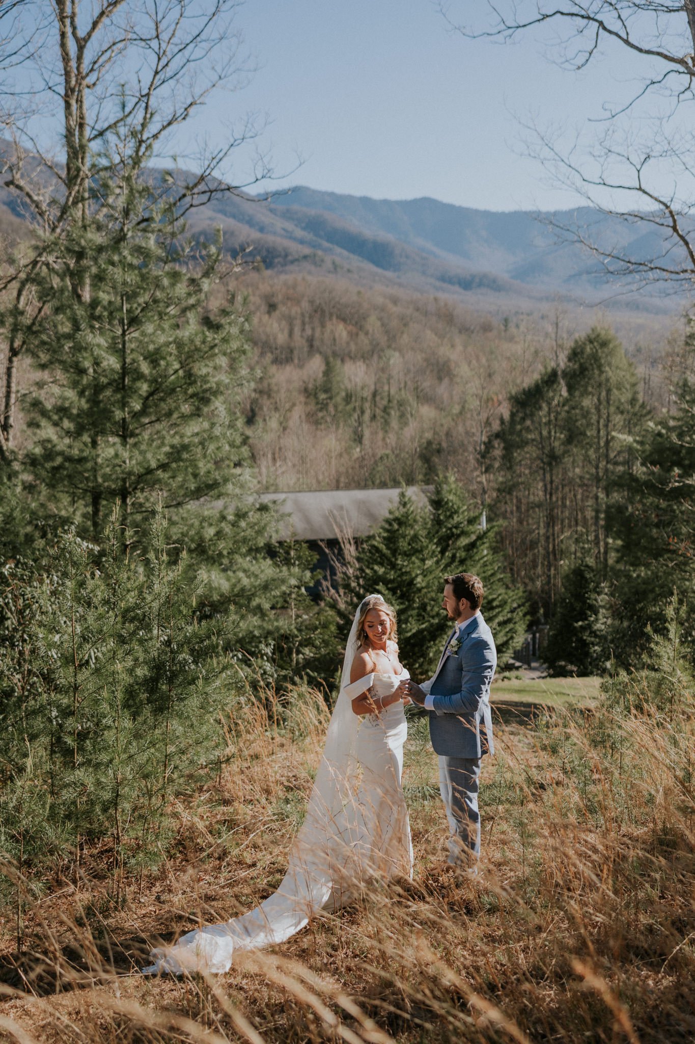 trailhead-venues-cosby-tennessee-great-smoky-mountains-tennessee-luxury-wedding-venue-gatlinburg-pigeon-forge-katy-sergent-photography-92.jpg