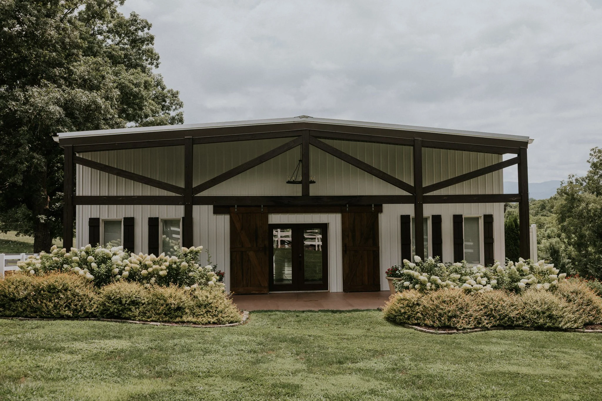 greenwood-oaks-farm-wildflower-garden-summer-wedding-afton-tennessee-greeneville-tn-katy-sergent-photography-1.jpg