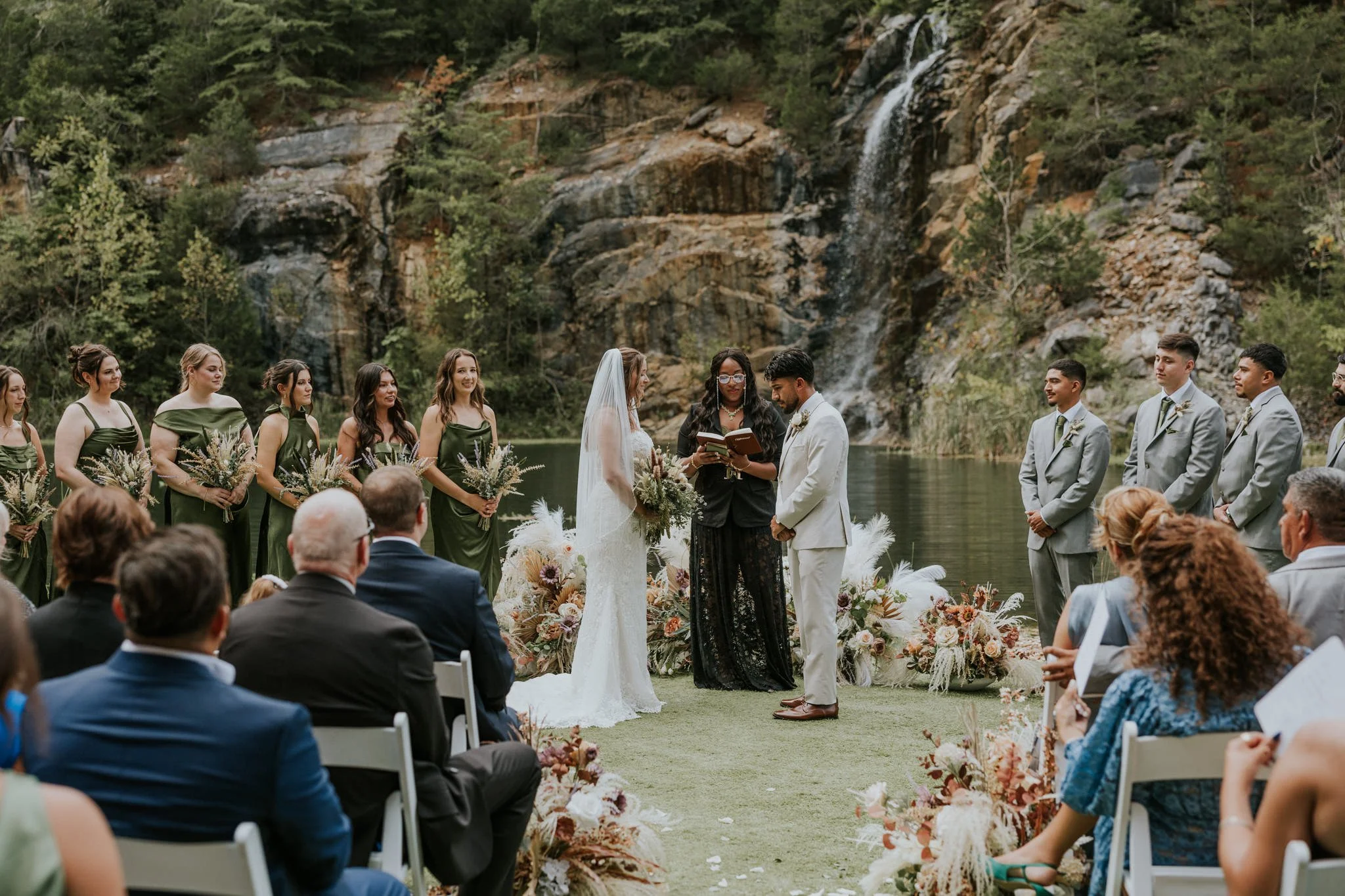waterstone-venue-johnson-city-tennessee-boho-wedding-katy-sergent-photography-58.jpg
