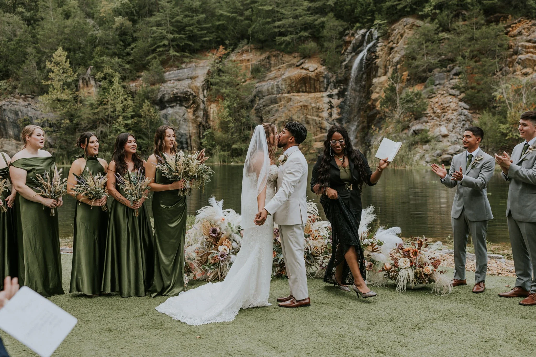 waterstone-venue-johnson-city-tennessee-boho-wedding-katy-sergent-photography-67.jpg