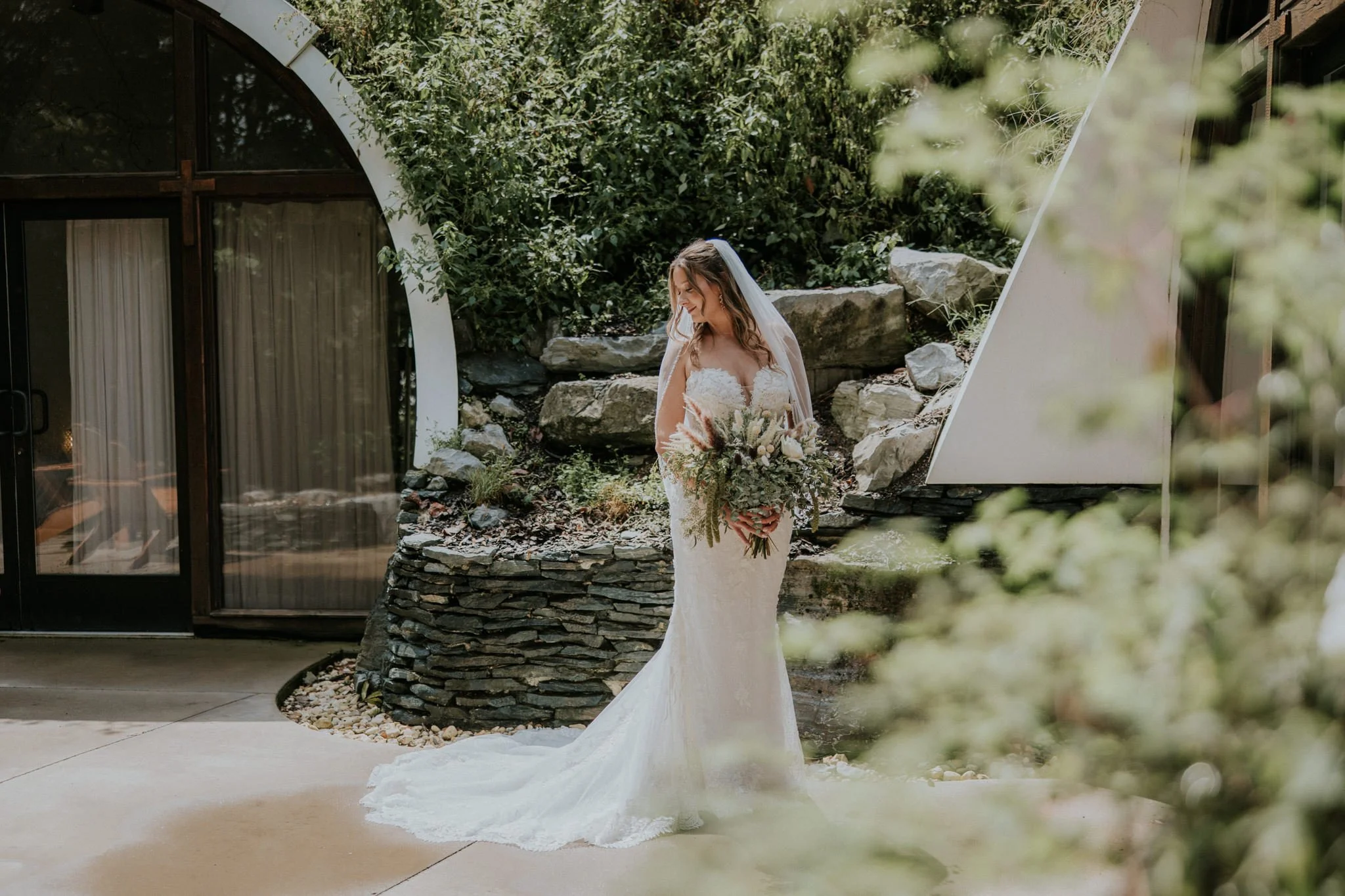 waterstone-venue-johnson-city-tennessee-boho-wedding-katy-sergent-photography-79.jpg