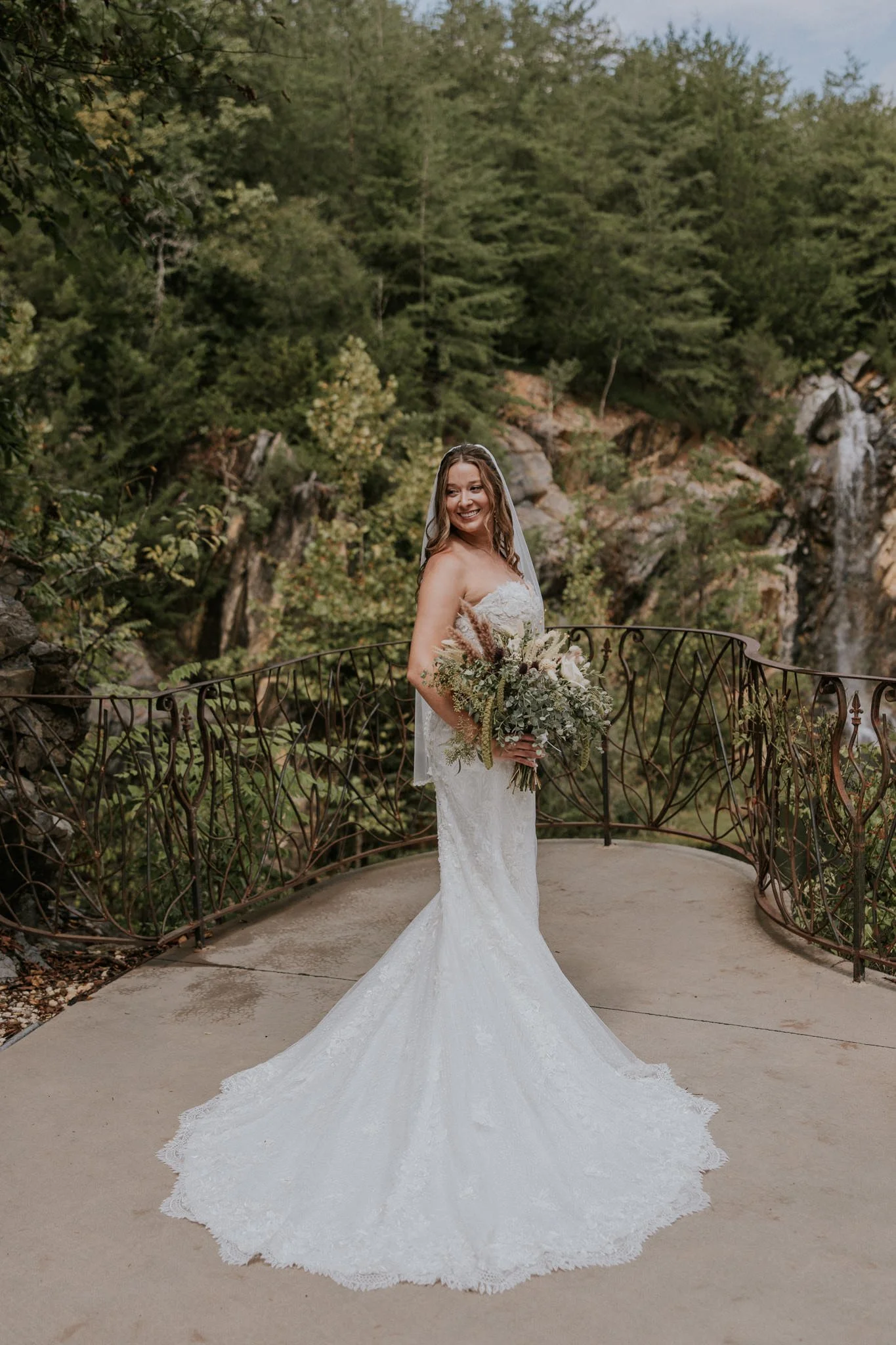waterstone-venue-johnson-city-tennessee-boho-wedding-katy-sergent-photography-85.jpg
