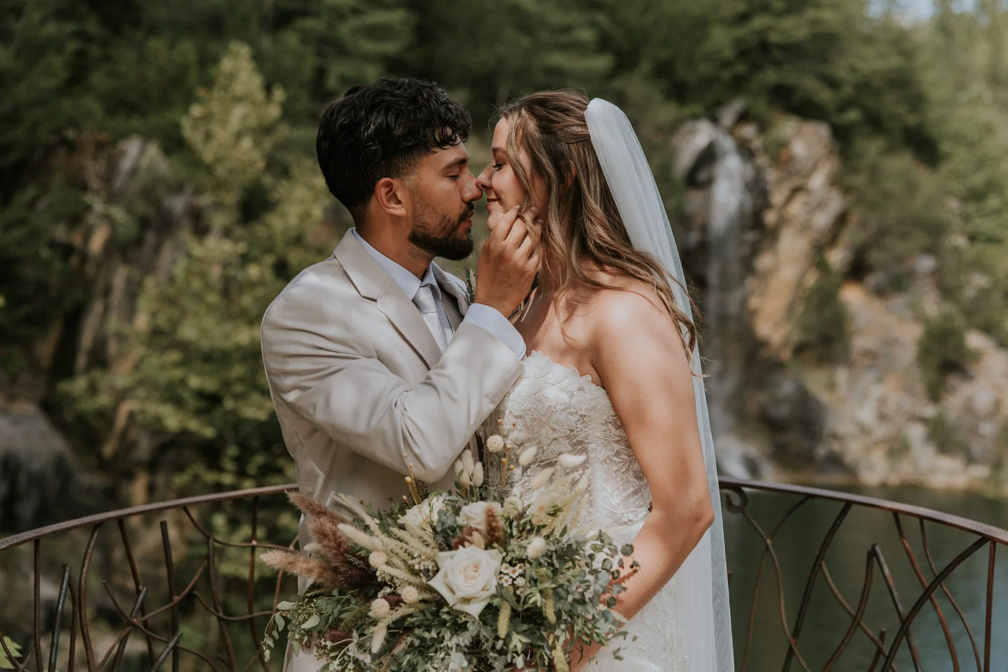 waterstone-venue-johnson-city-tennessee-boho-wedding-katy-sergent-photography-95.jpg