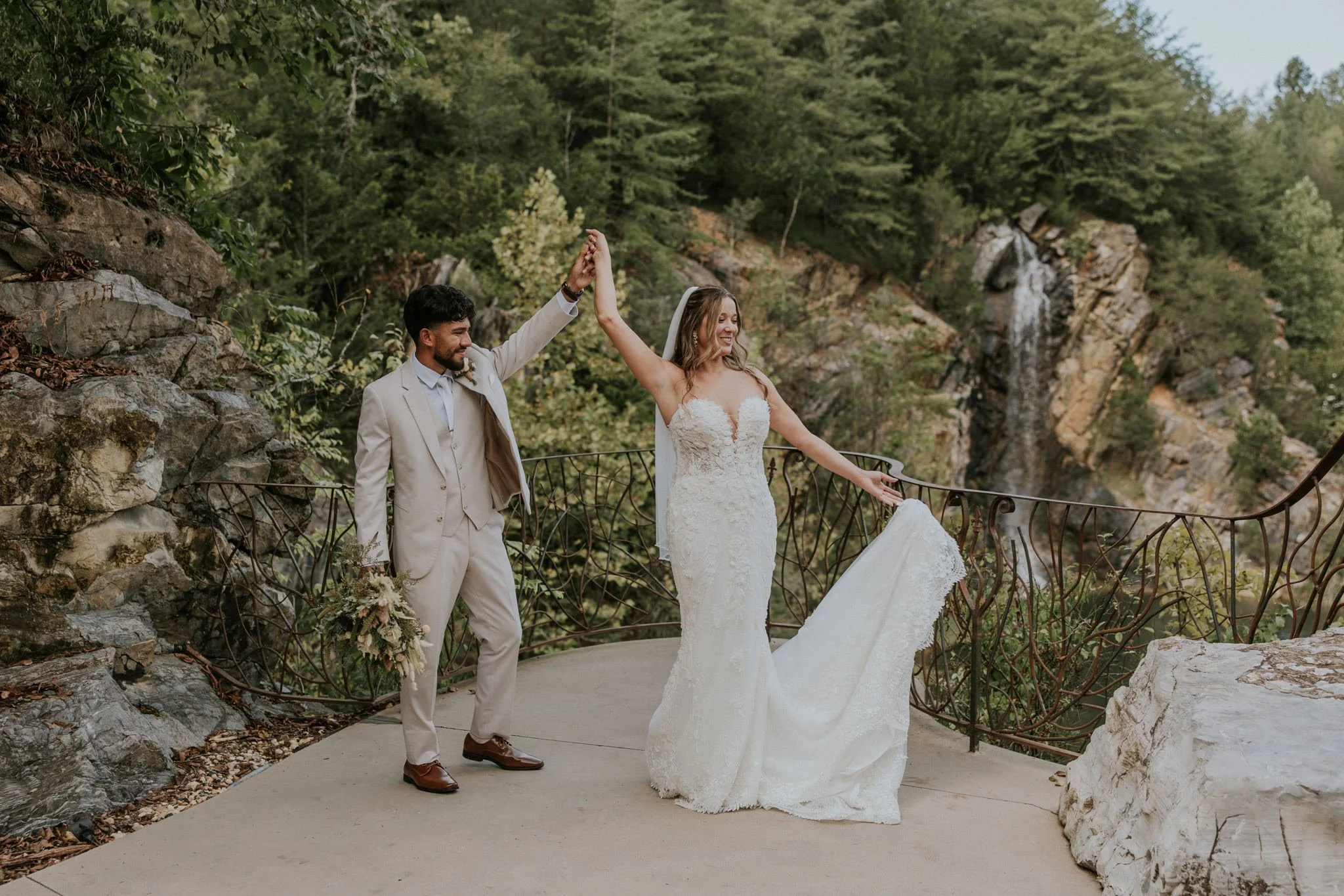 waterstone-venue-johnson-city-tennessee-boho-wedding-katy-sergent-photography-97.jpg