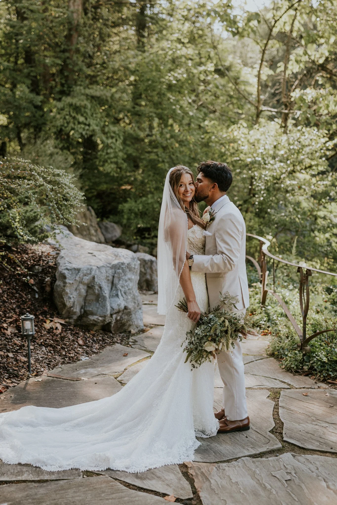 waterstone-venue-johnson-city-tennessee-boho-wedding-katy-sergent-photography-100.jpg