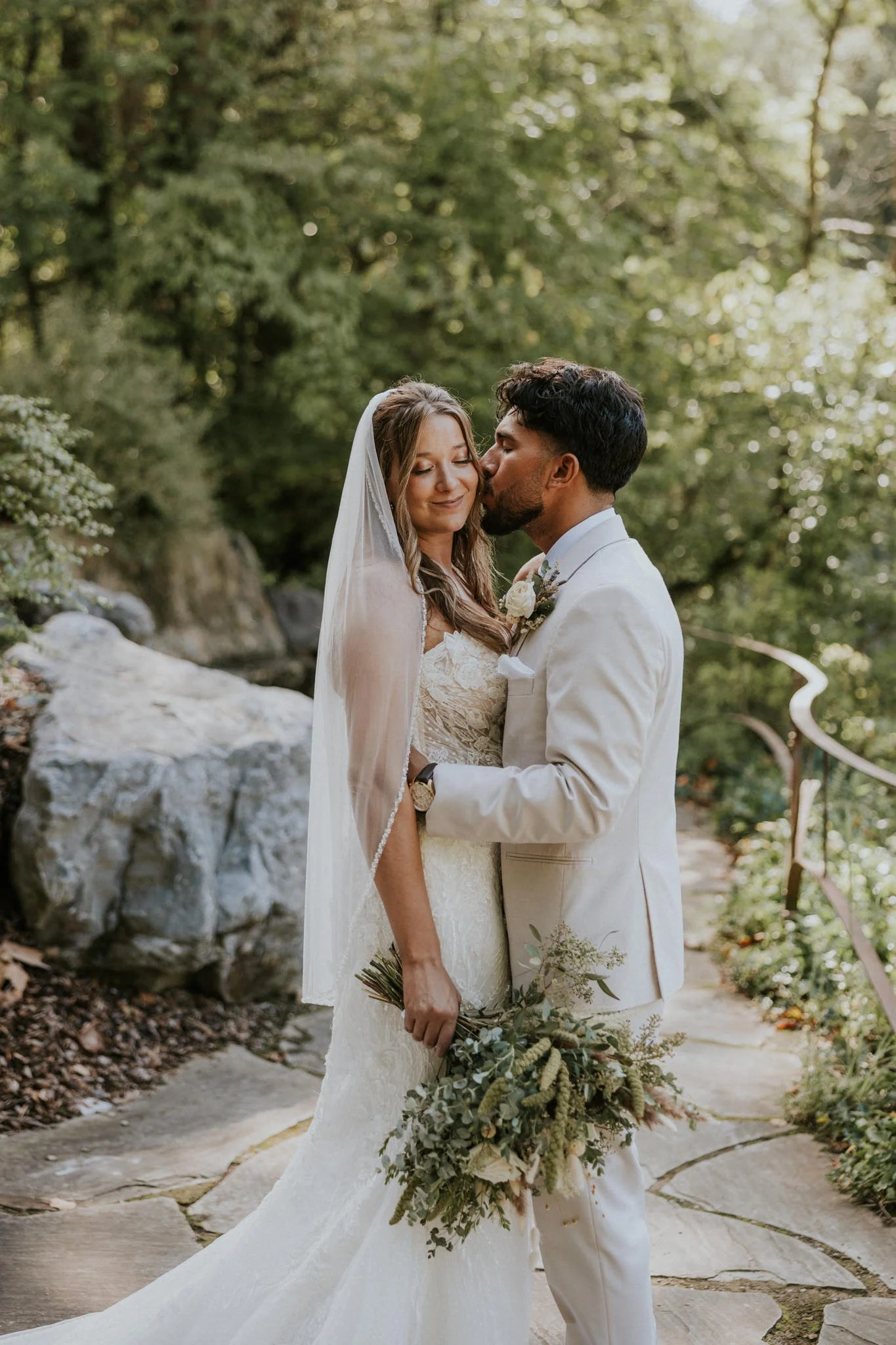 waterstone-venue-johnson-city-tennessee-boho-wedding-katy-sergent-photography-101.jpg
