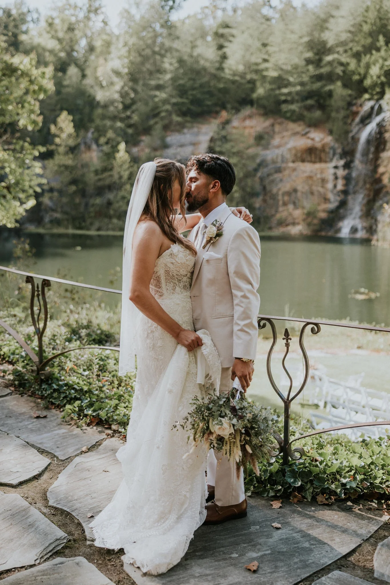 waterstone-venue-johnson-city-tennessee-boho-wedding-katy-sergent-photography-103.jpg
