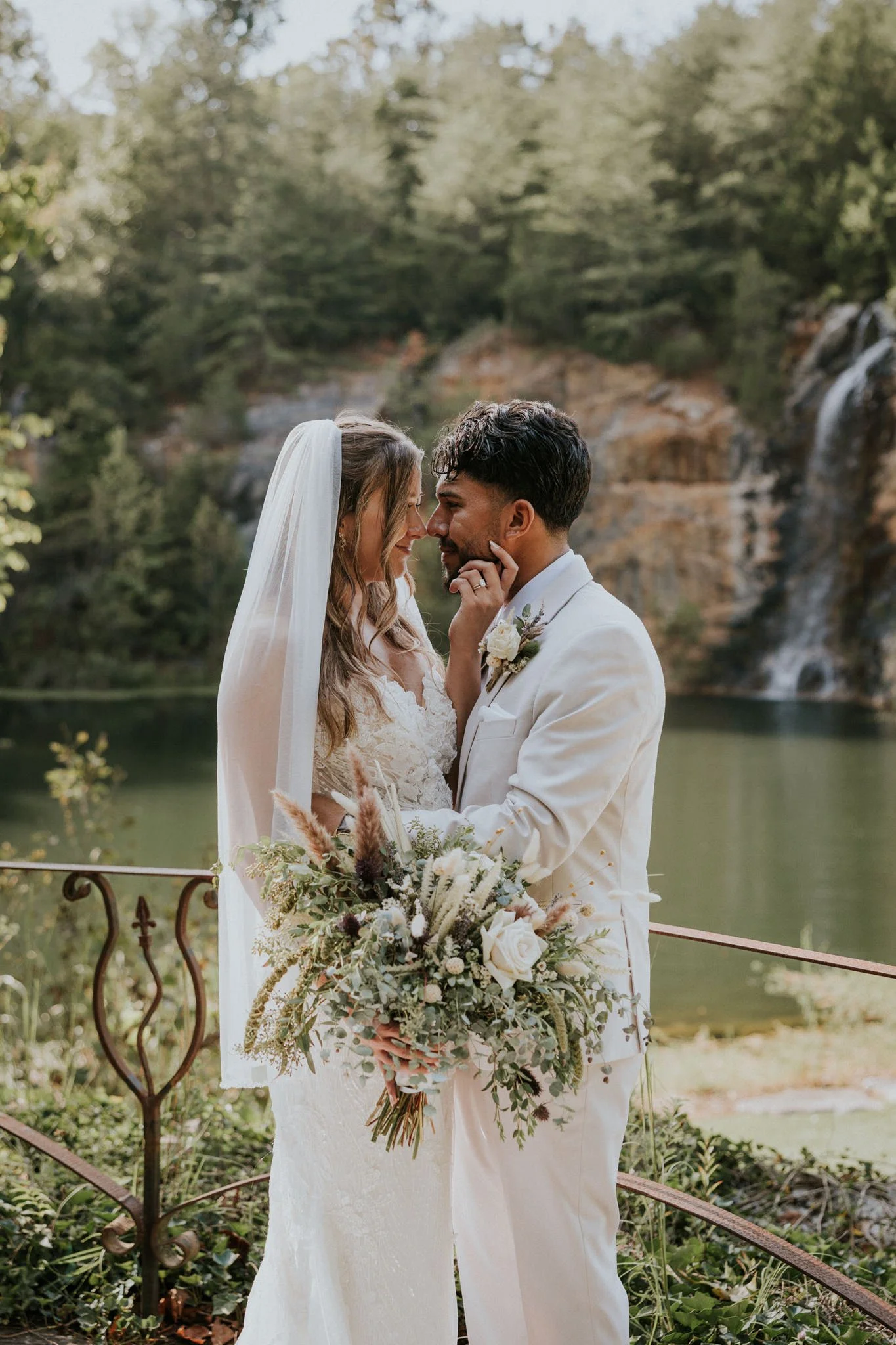 waterstone-venue-johnson-city-tennessee-boho-wedding-katy-sergent-photography-113.jpg