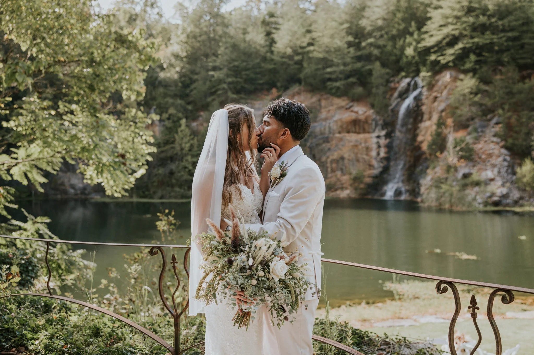 waterstone-venue-johnson-city-tennessee-boho-wedding-katy-sergent-photography-114.jpg