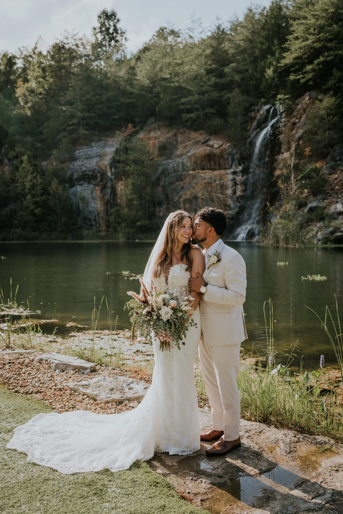 waterstone-venue-johnson-city-tennessee-boho-wedding-katy-sergent-photography-115.jpg