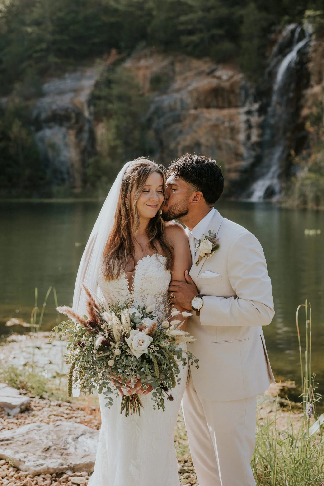 waterstone-venue-johnson-city-tennessee-boho-wedding-katy-sergent-photography-116.jpg