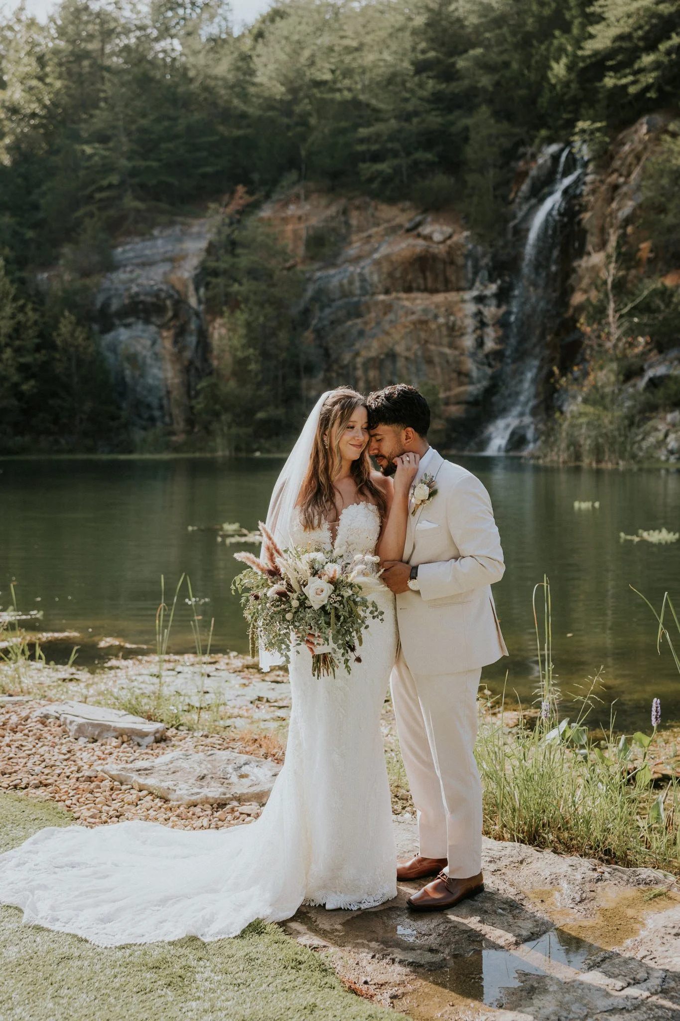 waterstone-venue-johnson-city-tennessee-boho-wedding-katy-sergent-photography-117.jpg