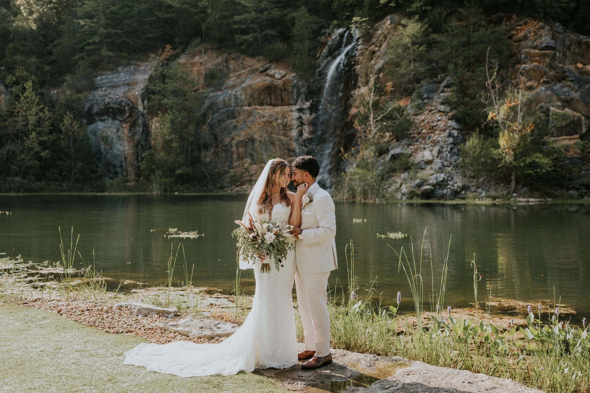 waterstone-venue-johnson-city-tennessee-boho-wedding-katy-sergent-photography-118.jpg