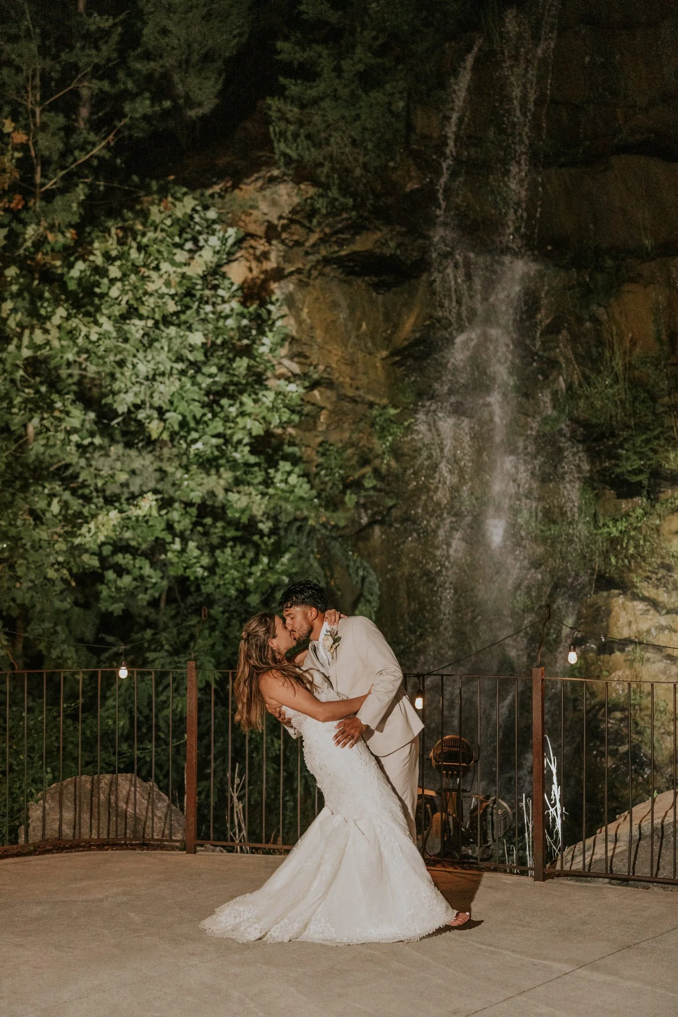 waterstone-venue-johnson-city-tennessee-boho-wedding-katy-sergent-photography-151.jpg
