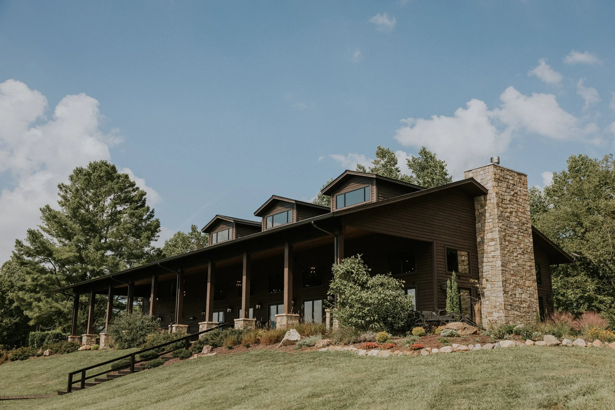 sugar-hollow-retreat-butler-tennessee-summer-elegant-classic-luxury-smoky-mountain-wedding-katy-sergent-photography-2.jpg
