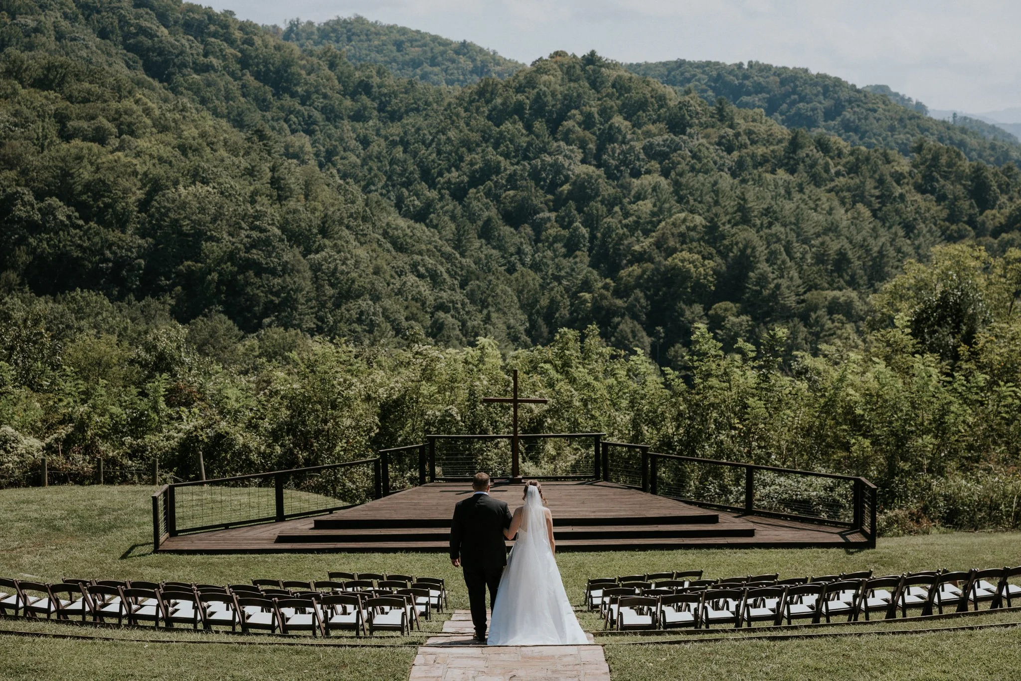 sugar-hollow-retreat-butler-tennessee-summer-elegant-classic-luxury-smoky-mountain-wedding-katy-sergent-photography-38.jpg