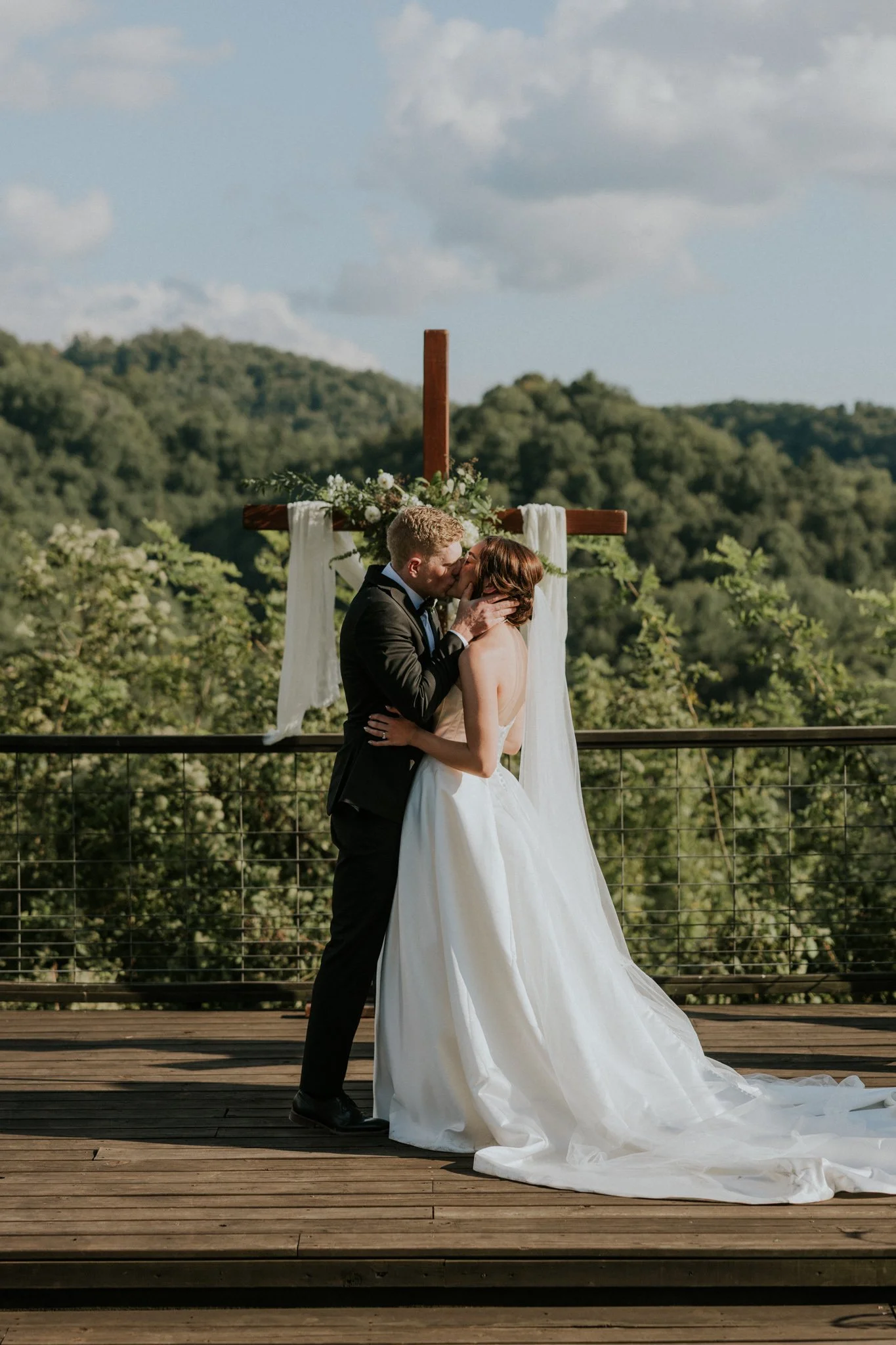 sugar-hollow-retreat-butler-tennessee-summer-elegant-classic-luxury-smoky-mountain-wedding-katy-sergent-photography-96.jpg