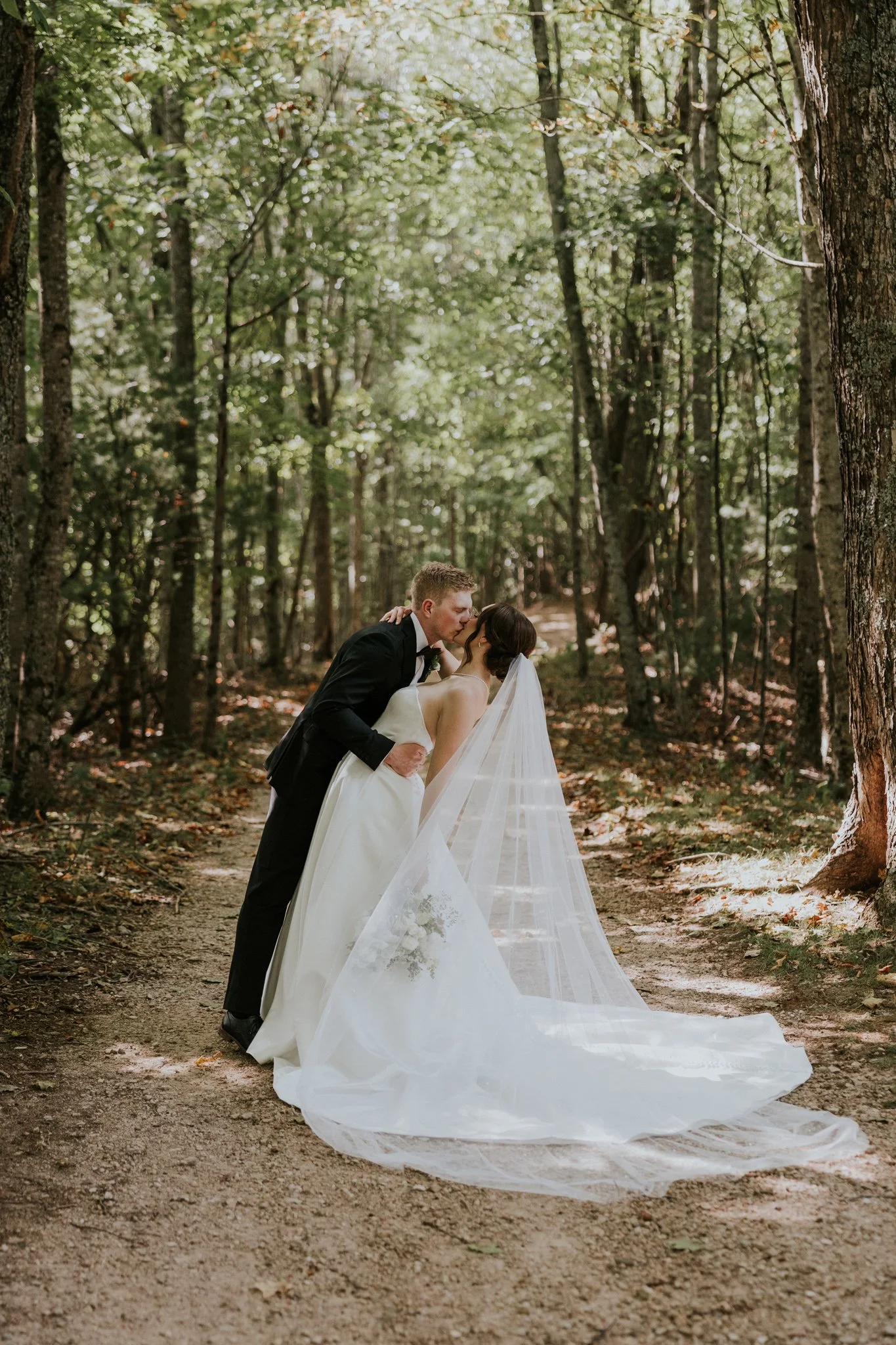 sugar-hollow-retreat-butler-tennessee-summer-elegant-classic-luxury-smoky-mountain-wedding-katy-sergent-photography-122.jpg