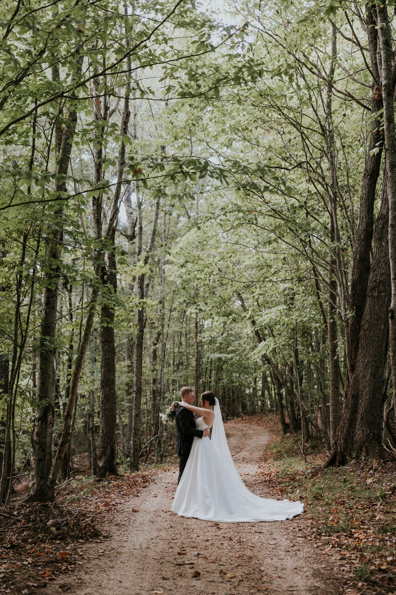 sugar-hollow-retreat-butler-tennessee-summer-elegant-classic-luxury-smoky-mountain-wedding-katy-sergent-photography-128.jpg