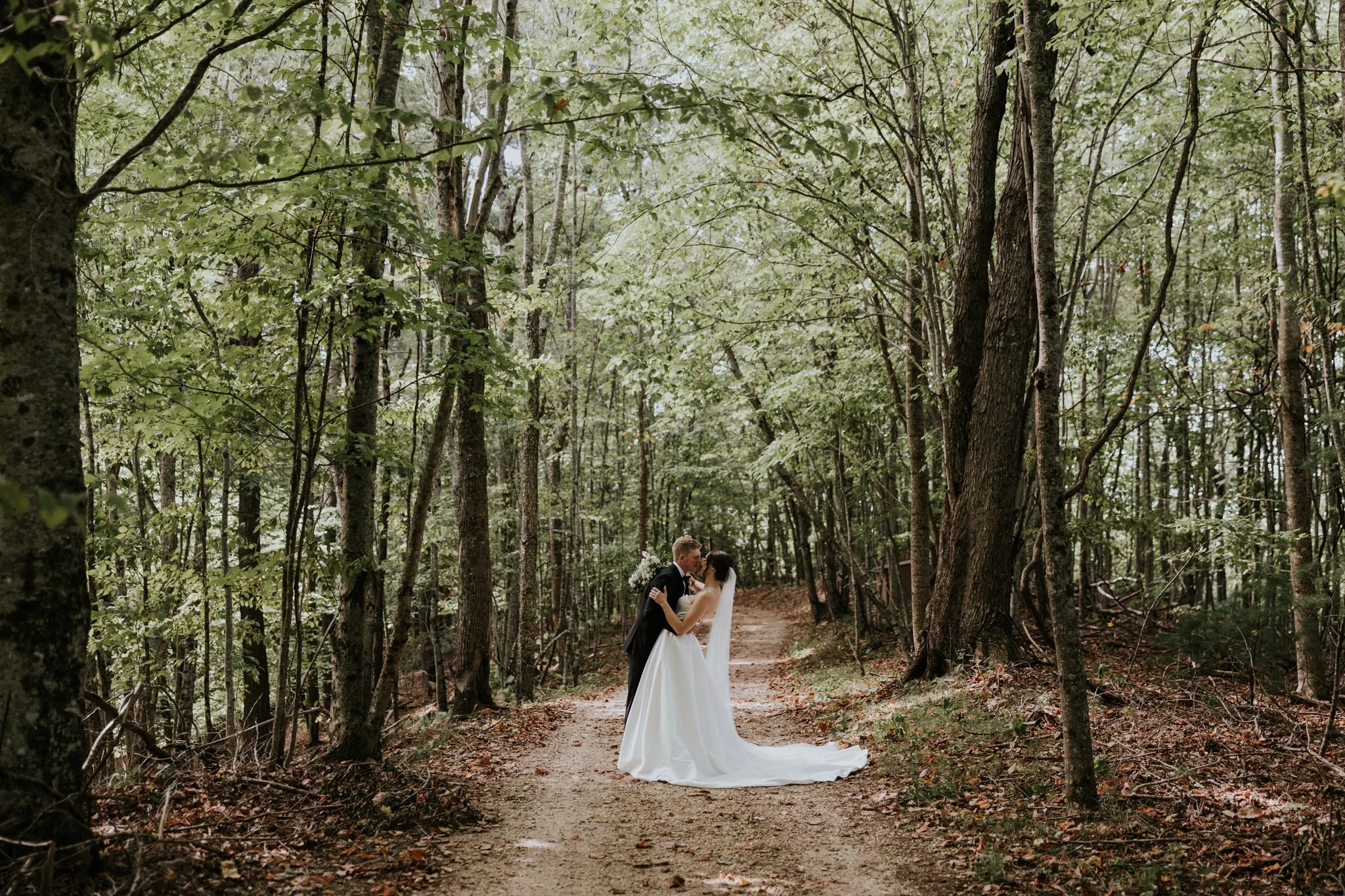 sugar-hollow-retreat-butler-tennessee-summer-elegant-classic-luxury-smoky-mountain-wedding-katy-sergent-photography-129.jpg