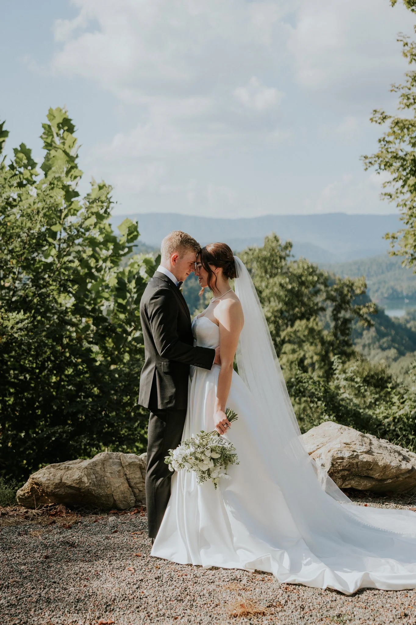 sugar-hollow-retreat-butler-tennessee-summer-elegant-classic-luxury-smoky-mountain-wedding-katy-sergent-photography-139.jpg