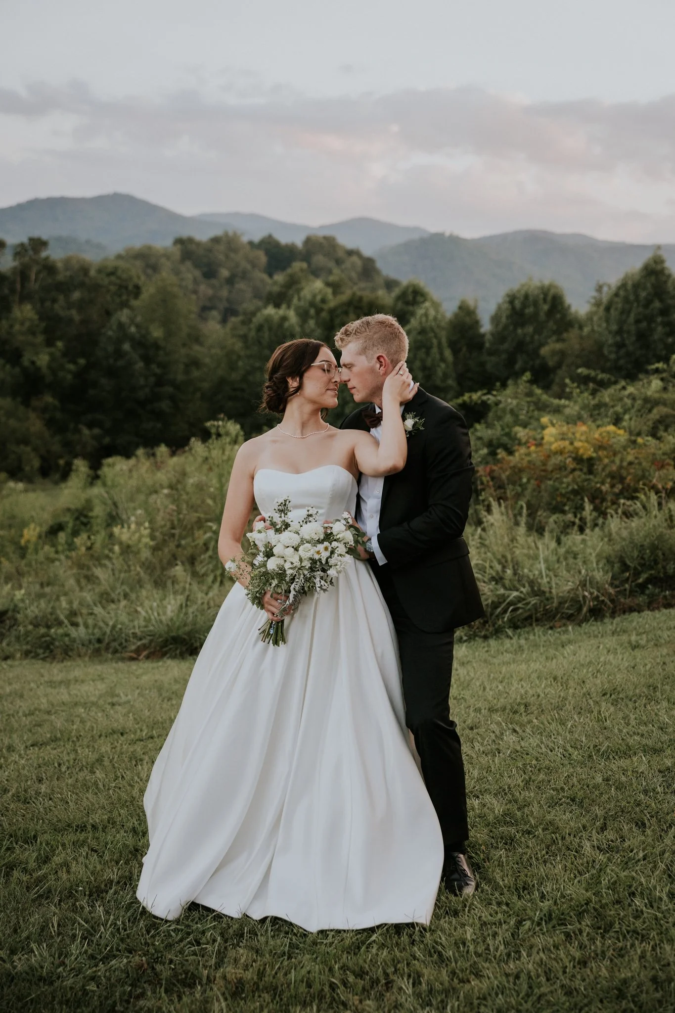 sugar-hollow-retreat-butler-tennessee-summer-elegant-classic-luxury-smoky-mountain-wedding-katy-sergent-photography-149.jpg