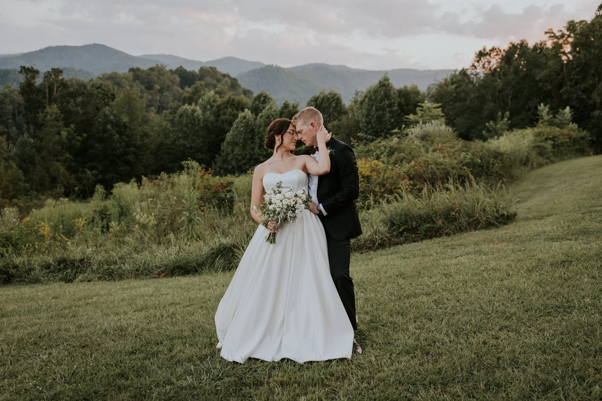sugar-hollow-retreat-butler-tennessee-summer-elegant-classic-luxury-smoky-mountain-wedding-katy-sergent-photography-150.jpg