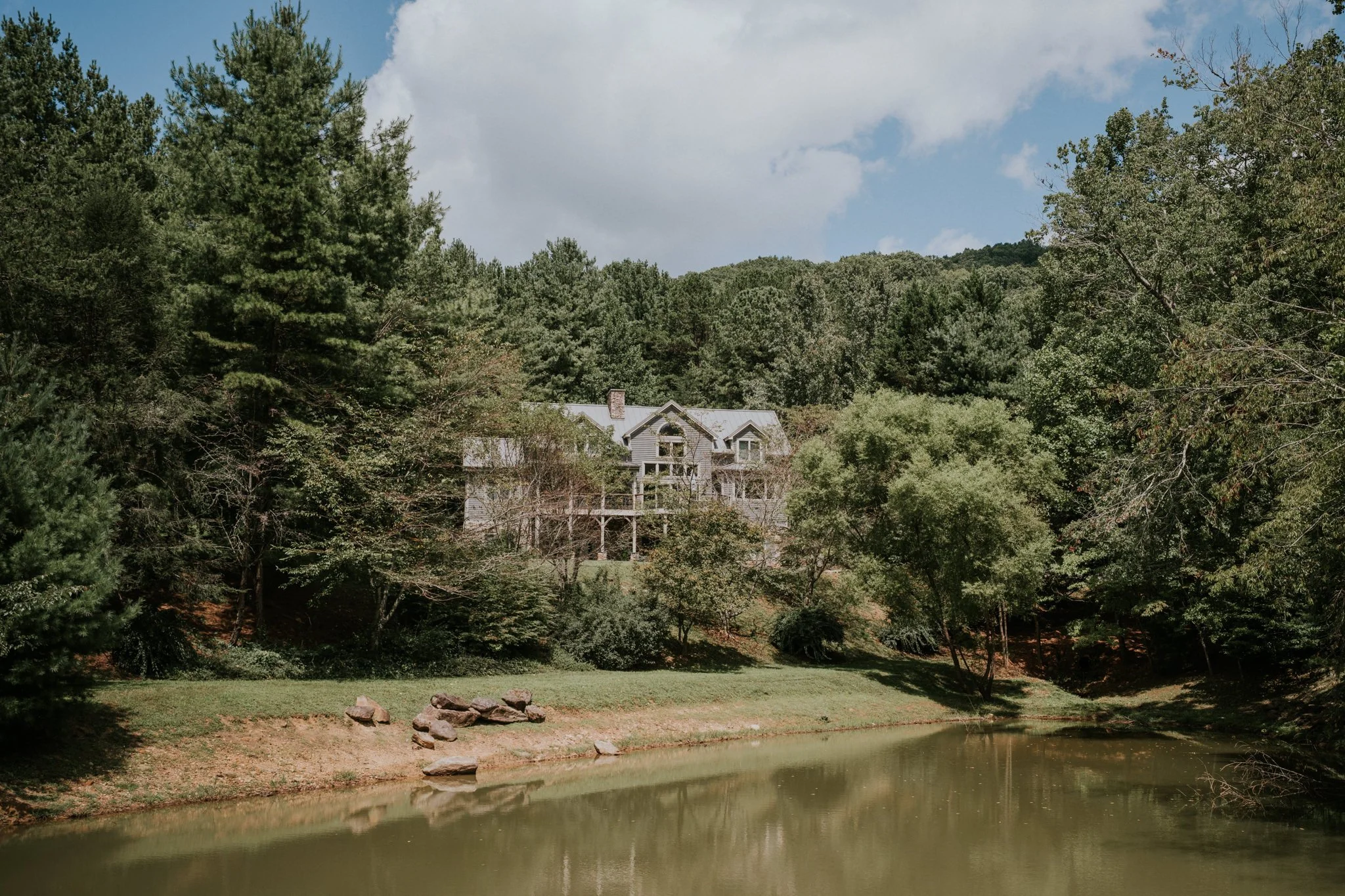 highland-brewing-asheville-north-carolina-wedding-mountain-adventurous-katy-sergent-photography-1.jpg