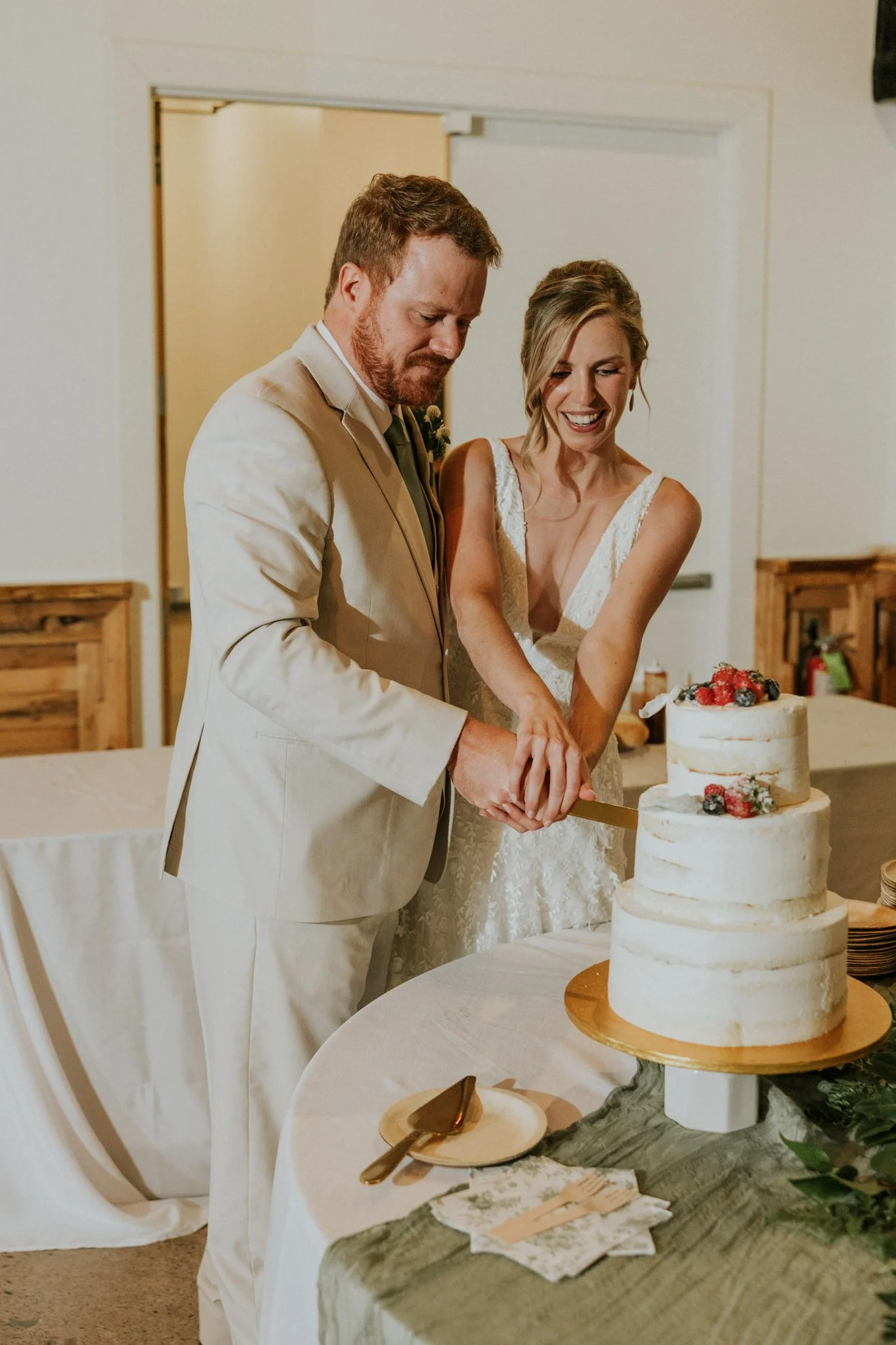 highland-brewing-asheville-north-carolina-wedding-mountain-adventurous-katy-sergent-photography-139.jpg