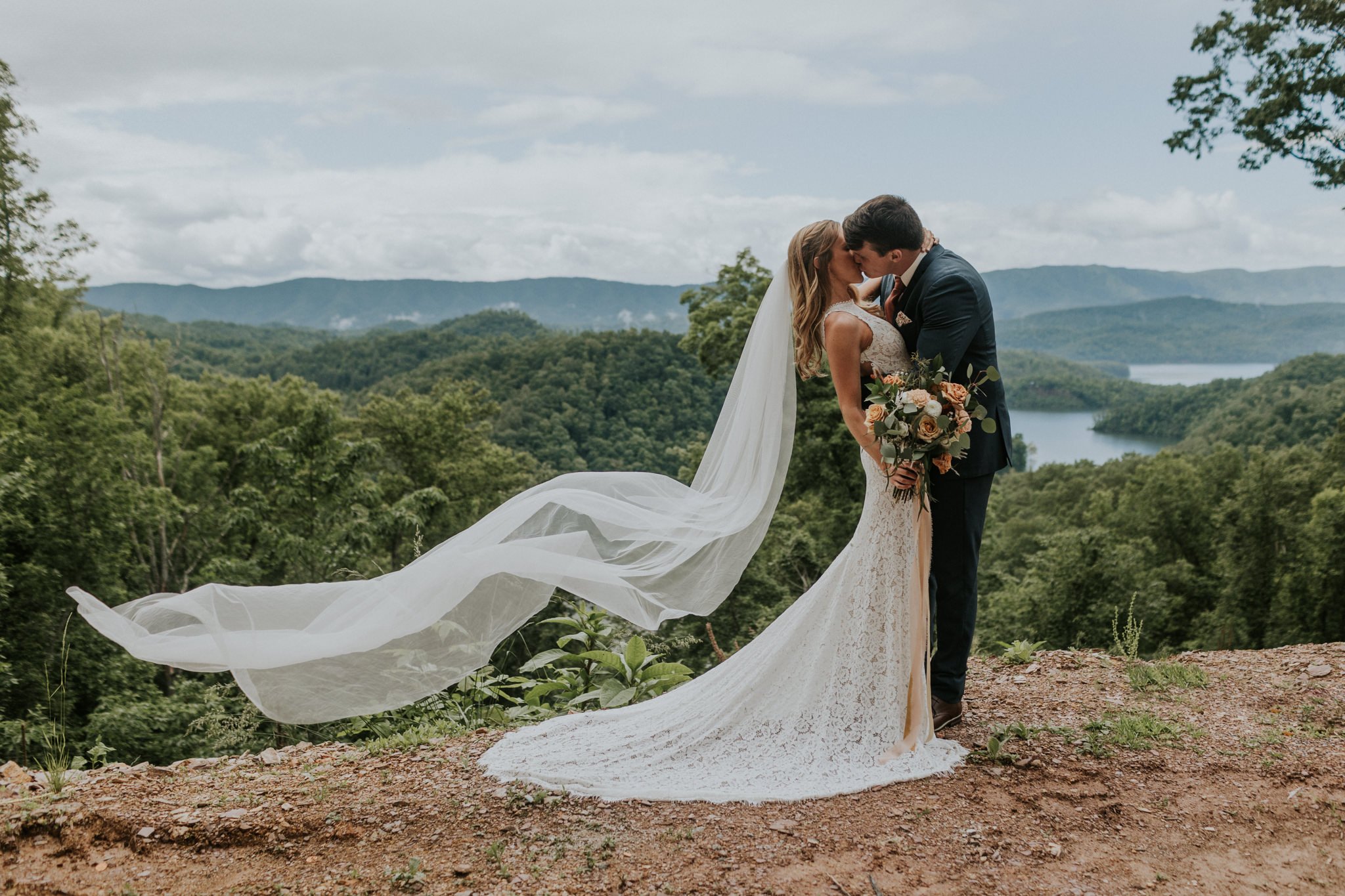 sugar-hollow-retreat-butler-tennessee-boone-north-carolina-nc-outdoor-mountain-wedding-venue-katy-sergent-photography-32.jpg